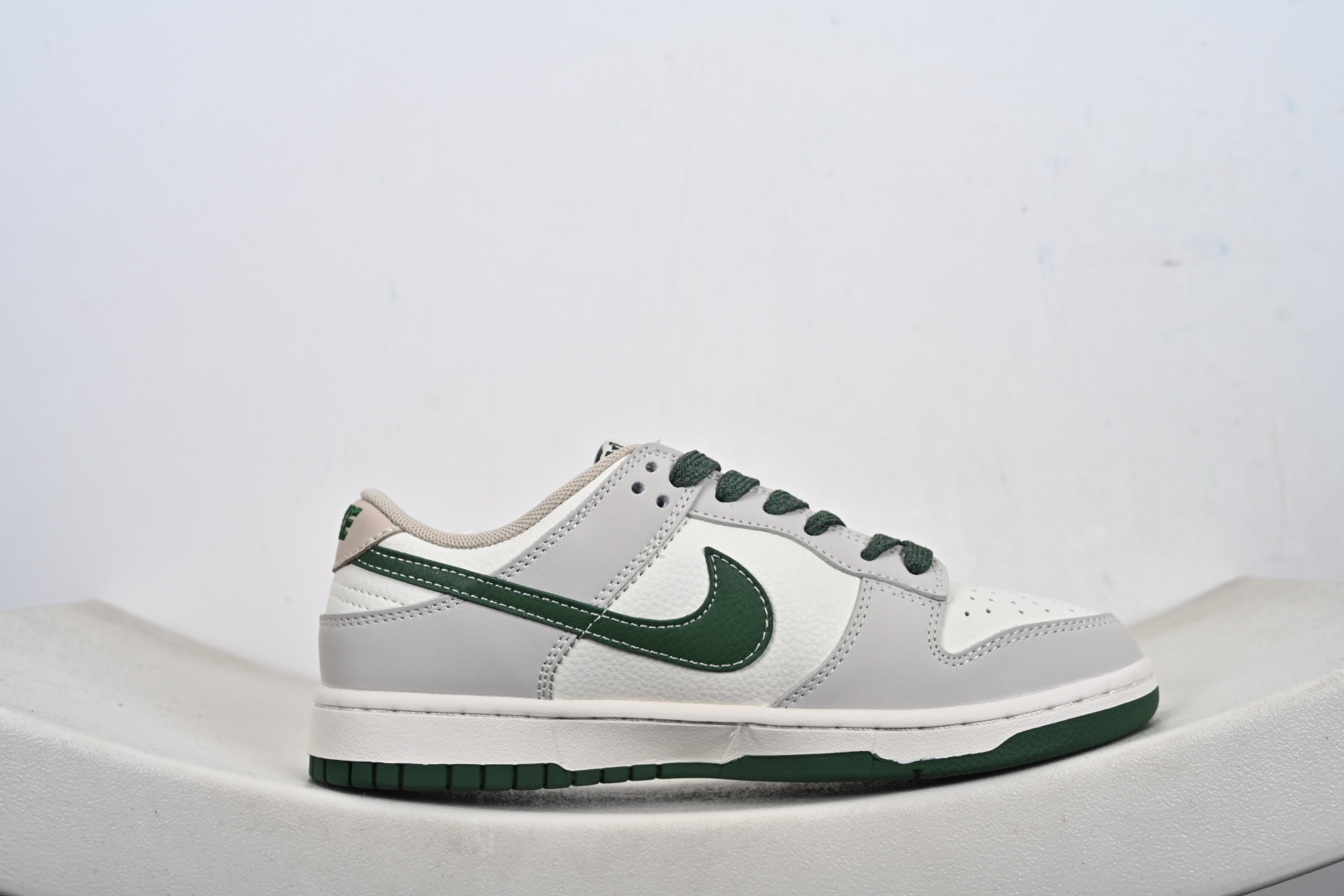 定制版Nike SB Dunk Low LV联名 米灰军绿 周年高端定制 低帮休闲板鞋 JP1628-001