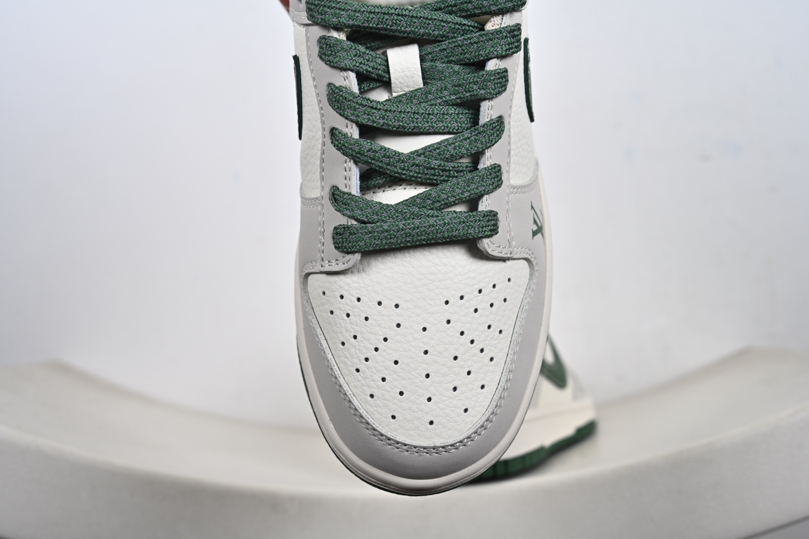 定制版Nike SB Dunk Low LV联名 米灰军绿 周年高端定制 低帮休闲板鞋 JP1628-001