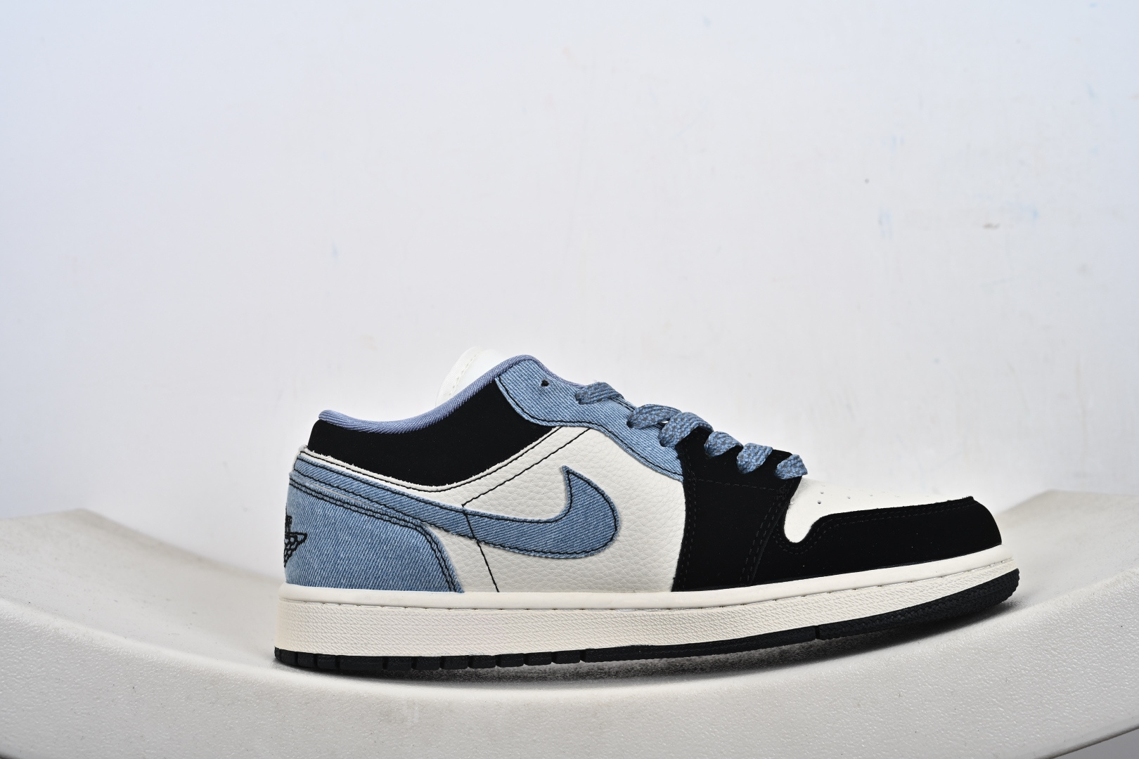 定制版Air Jordan 1 Low AJ1 乔 联名款 高端定制 低帮复古篮球鞋 LD8888-010