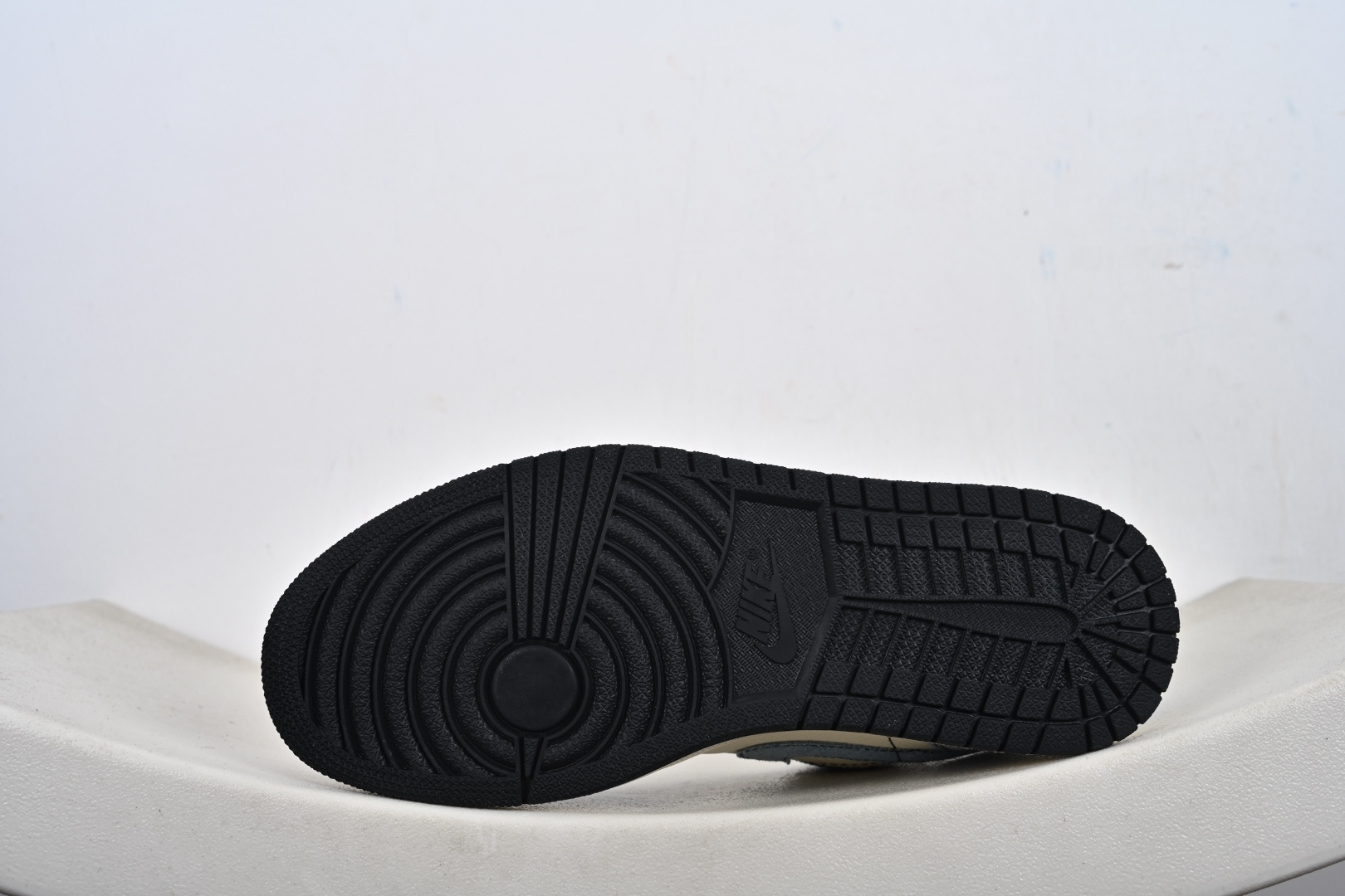 定制版Air Jordan 1 Low AJ1 乔 联名款 高端定制 低帮复古篮球鞋 LD8888-010