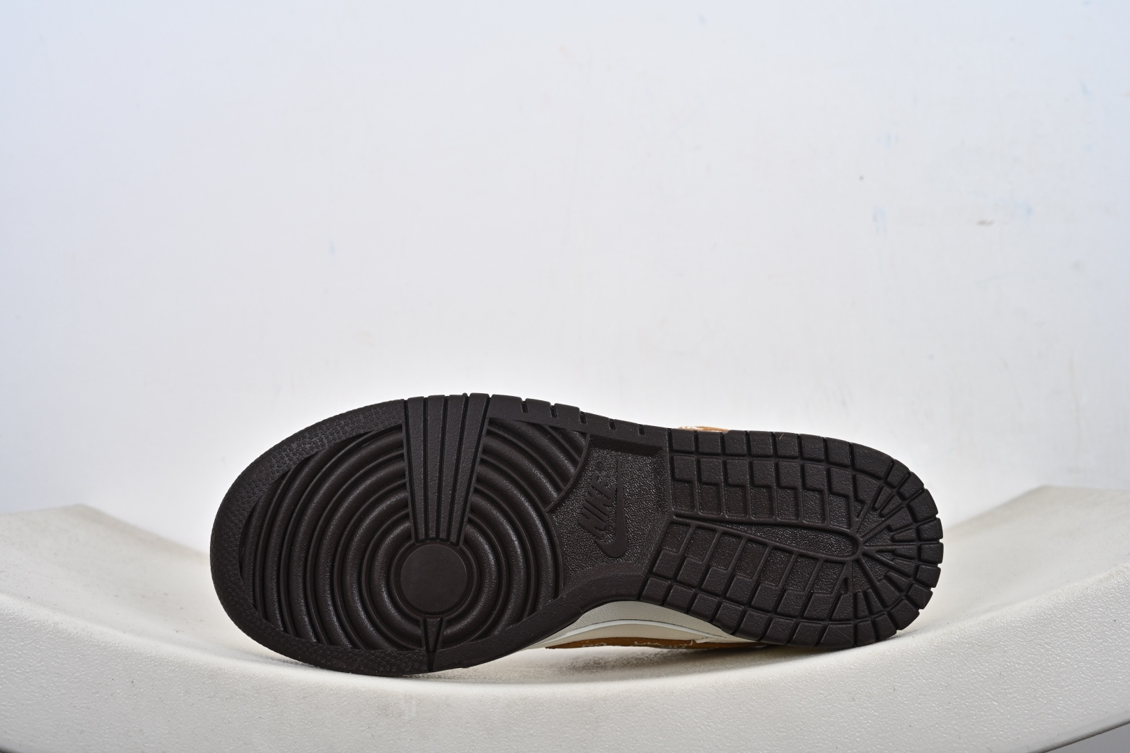 定制版Nike SB Dunk Low 北面联名 白黑棕 高端定制 低帮休闲板鞋 YF9511-916