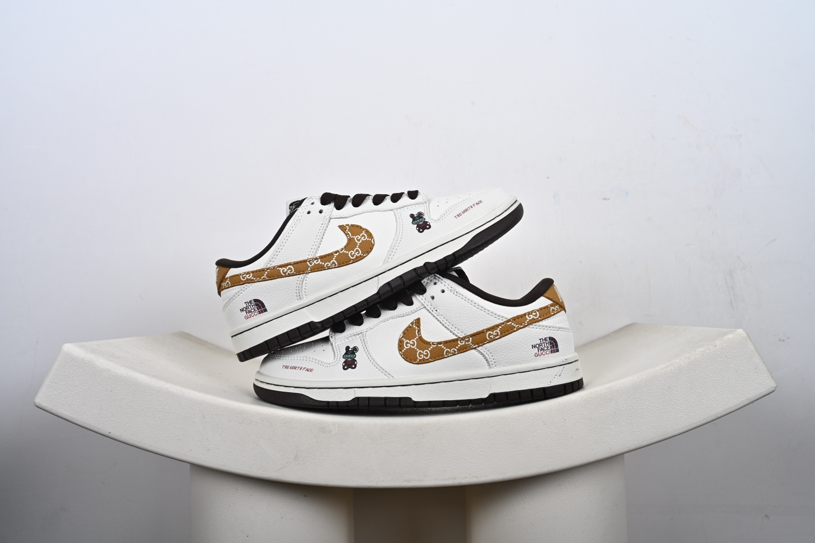 定制版Nike SB Dunk Low 北面联名 白黑棕 高端定制 低帮休闲板鞋 YF9511-916