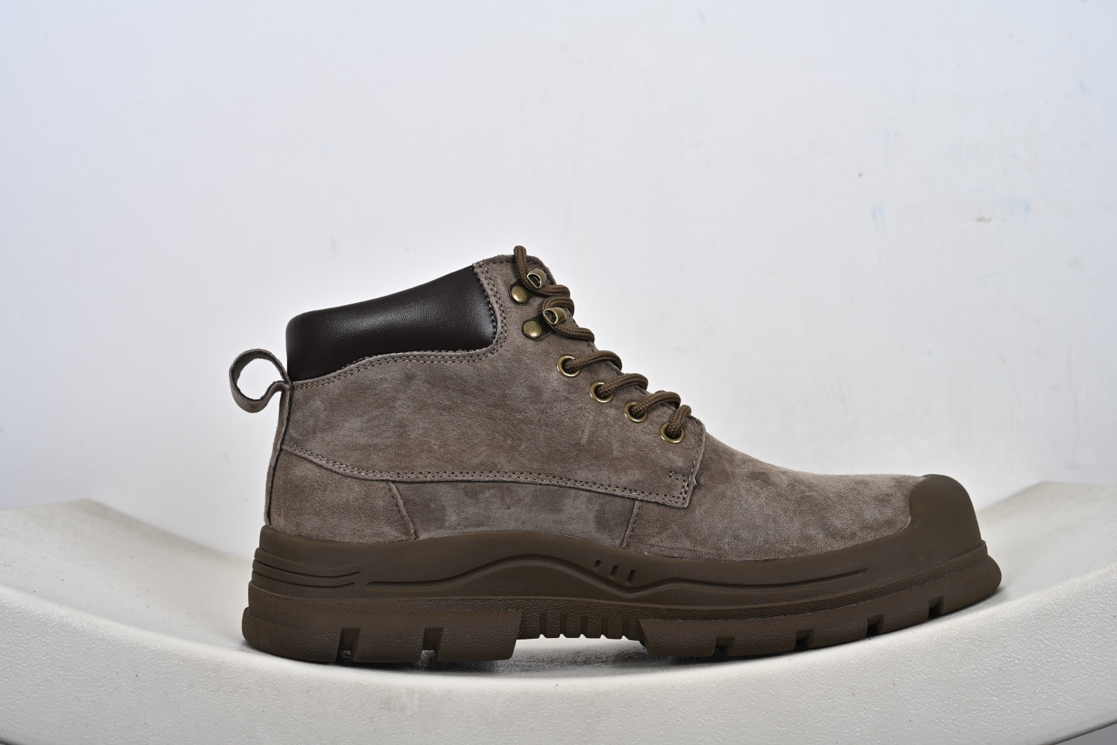 CAT卡特 硬汉推土机品牌 经典百搭户外中帮休闲鞋 P721911