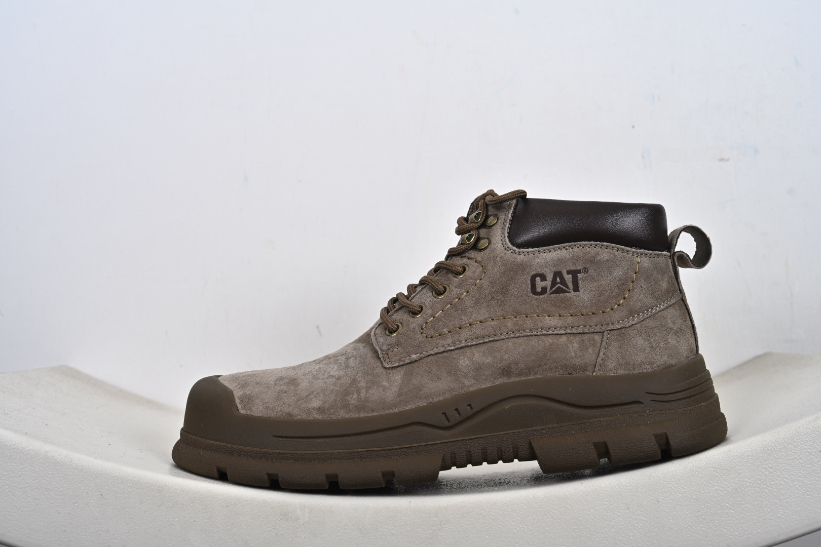 CAT卡特 硬汉推土机品牌 经典百搭户外中帮休闲鞋 P721911