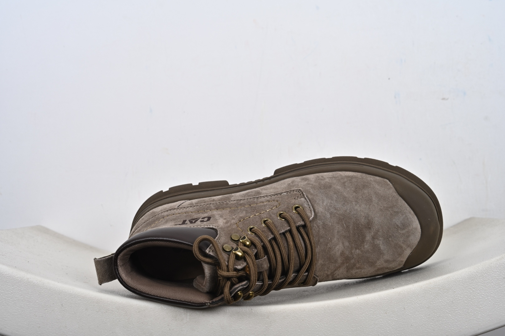 CAT卡特 硬汉推土机品牌 经典百搭户外中帮休闲鞋 P721911