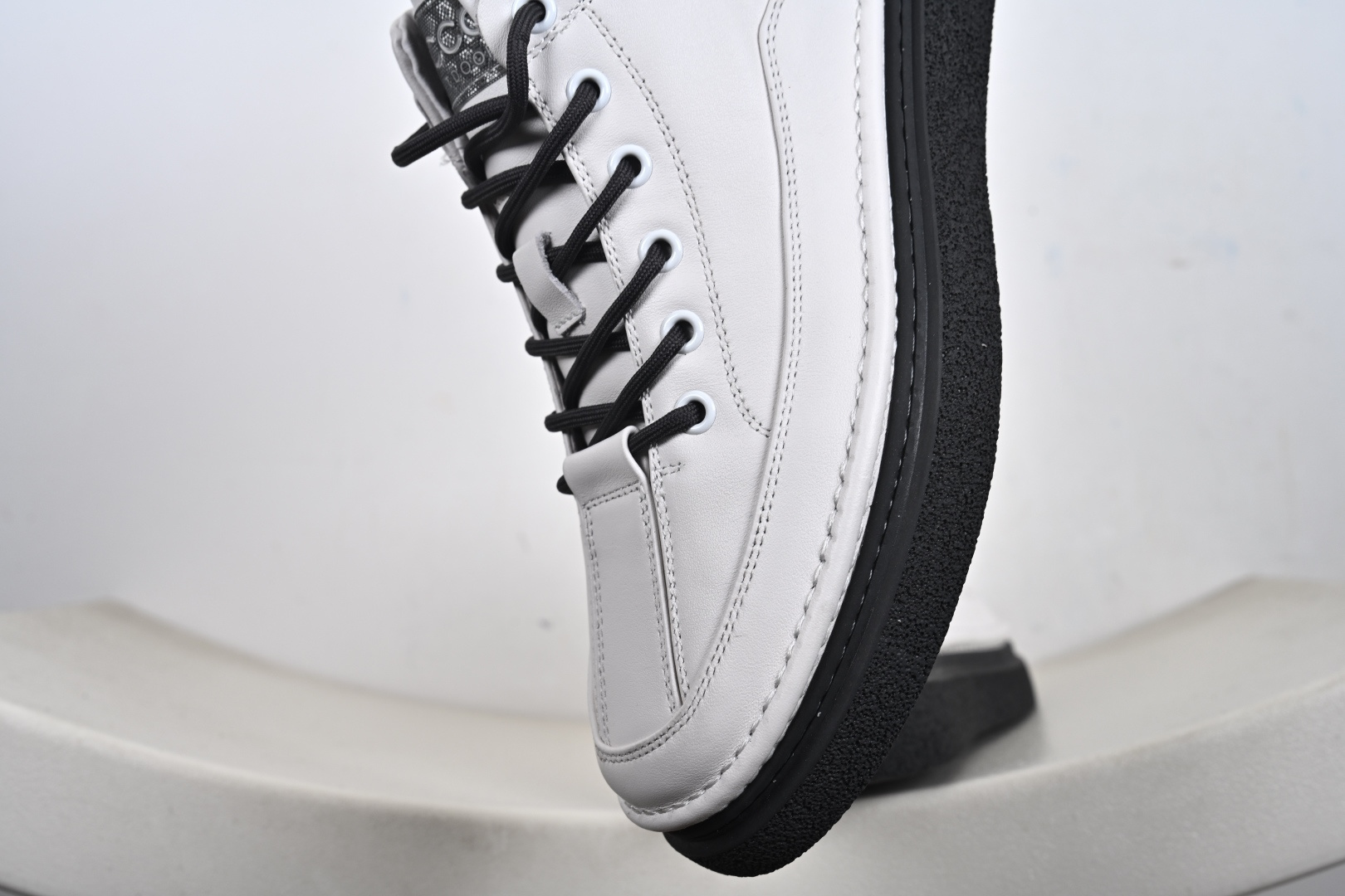 爱步中高帮男鞋 热门销售款式 城市休闲系列 气质百搭潮酷板鞋