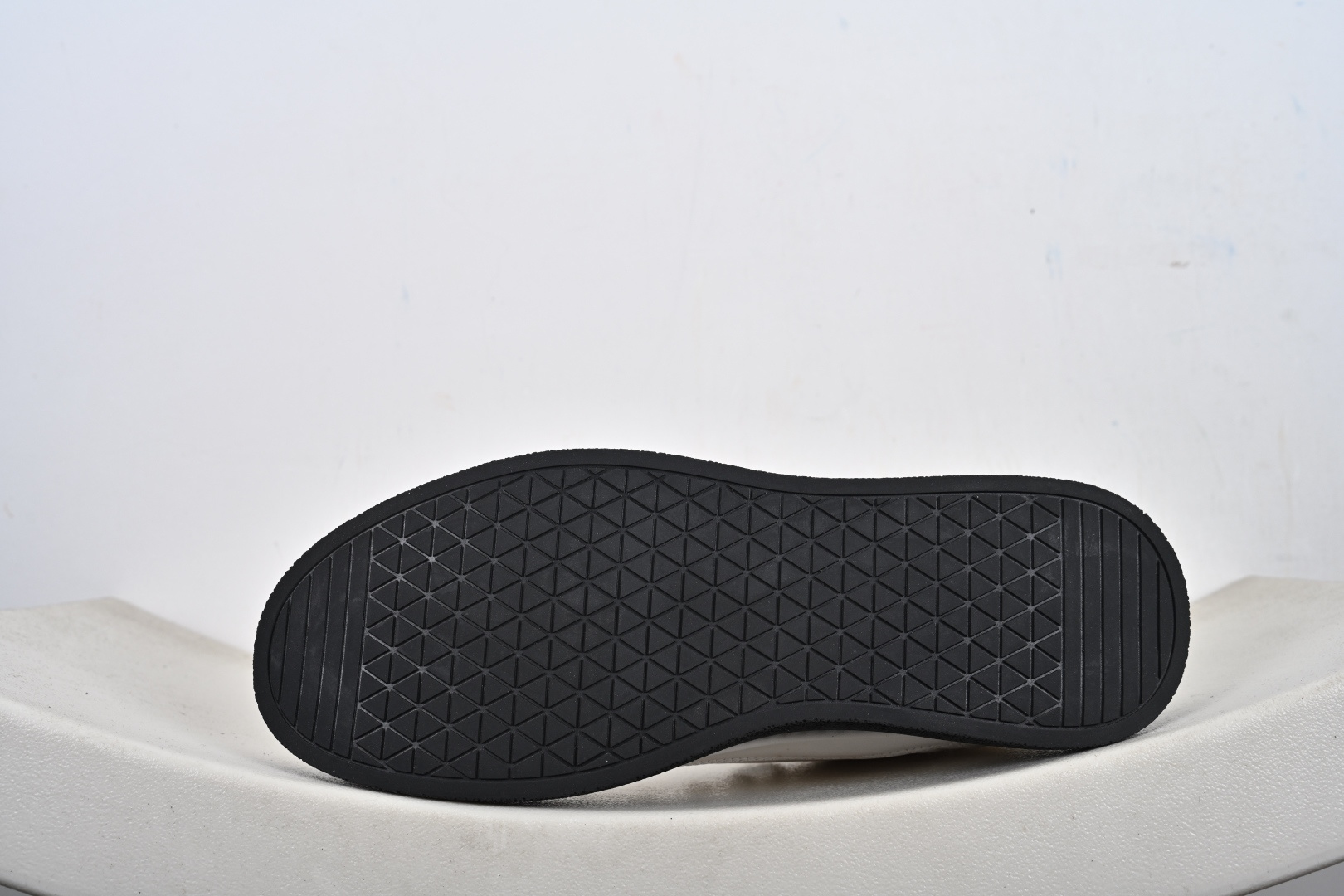 爱步中高帮男鞋 热门销售款式 城市休闲系列 气质百搭潮酷板鞋