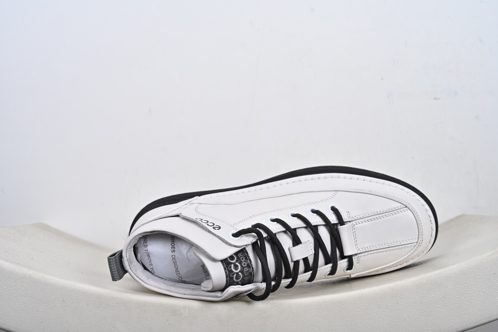 爱步中高帮男鞋 热门销售款式 城市休闲系列 气质百搭潮酷板鞋