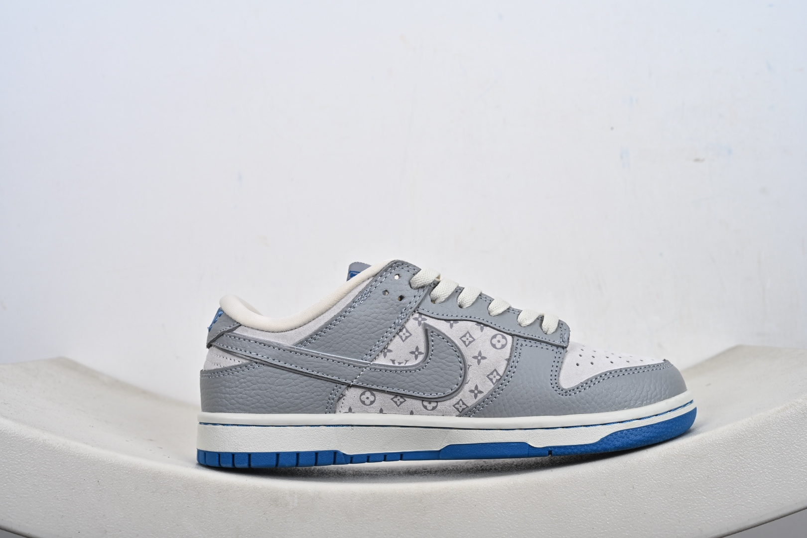 Nike SB Dunk Low ”LV联名“——白蓝” 高端定制 低帮休闲板鞋 定制鞋盒 YF9511-912