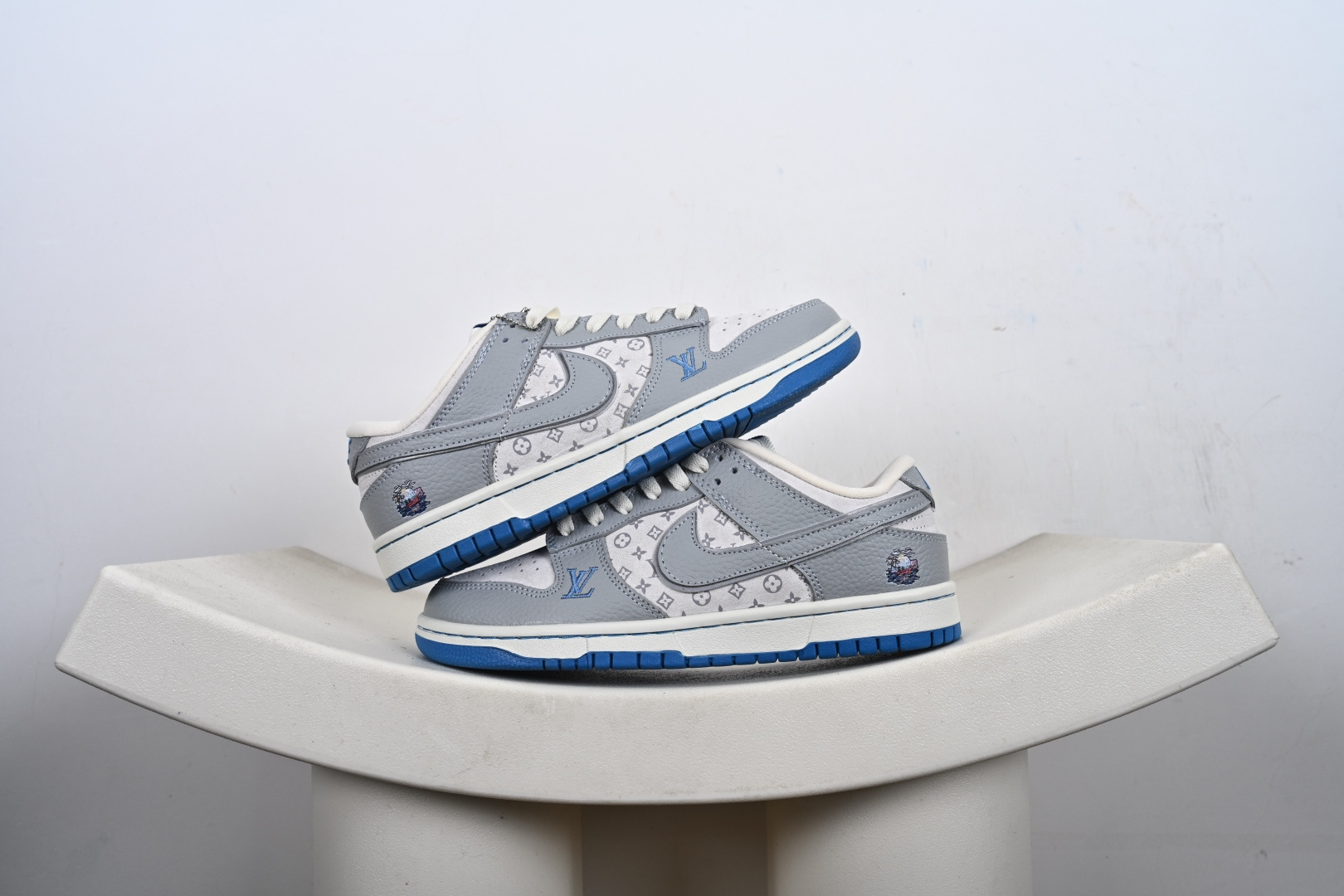 Nike SB Dunk Low ”LV联名“——白蓝” 高端定制 低帮休闲板鞋 定制鞋盒 YF9511-912