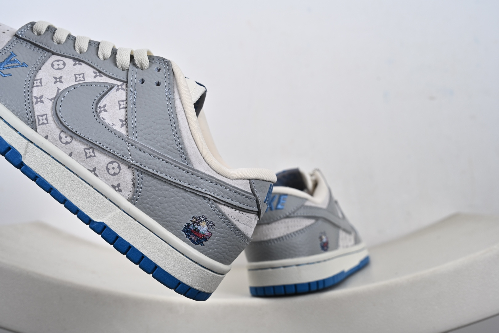 Nike SB Dunk Low ”LV联名“——白蓝” 高端定制 低帮休闲板鞋 定制鞋盒 YF9511-912