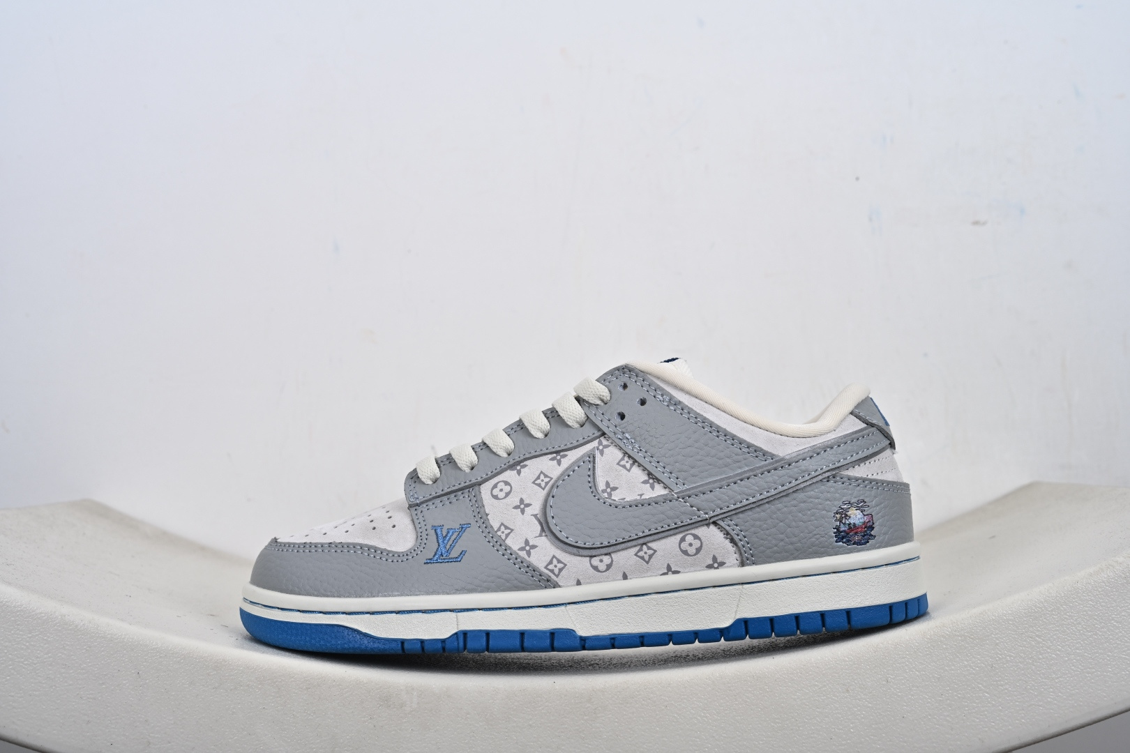 Nike SB Dunk Low ”LV联名“——白蓝” 高端定制 低帮休闲板鞋 定制鞋盒 YF9511-912