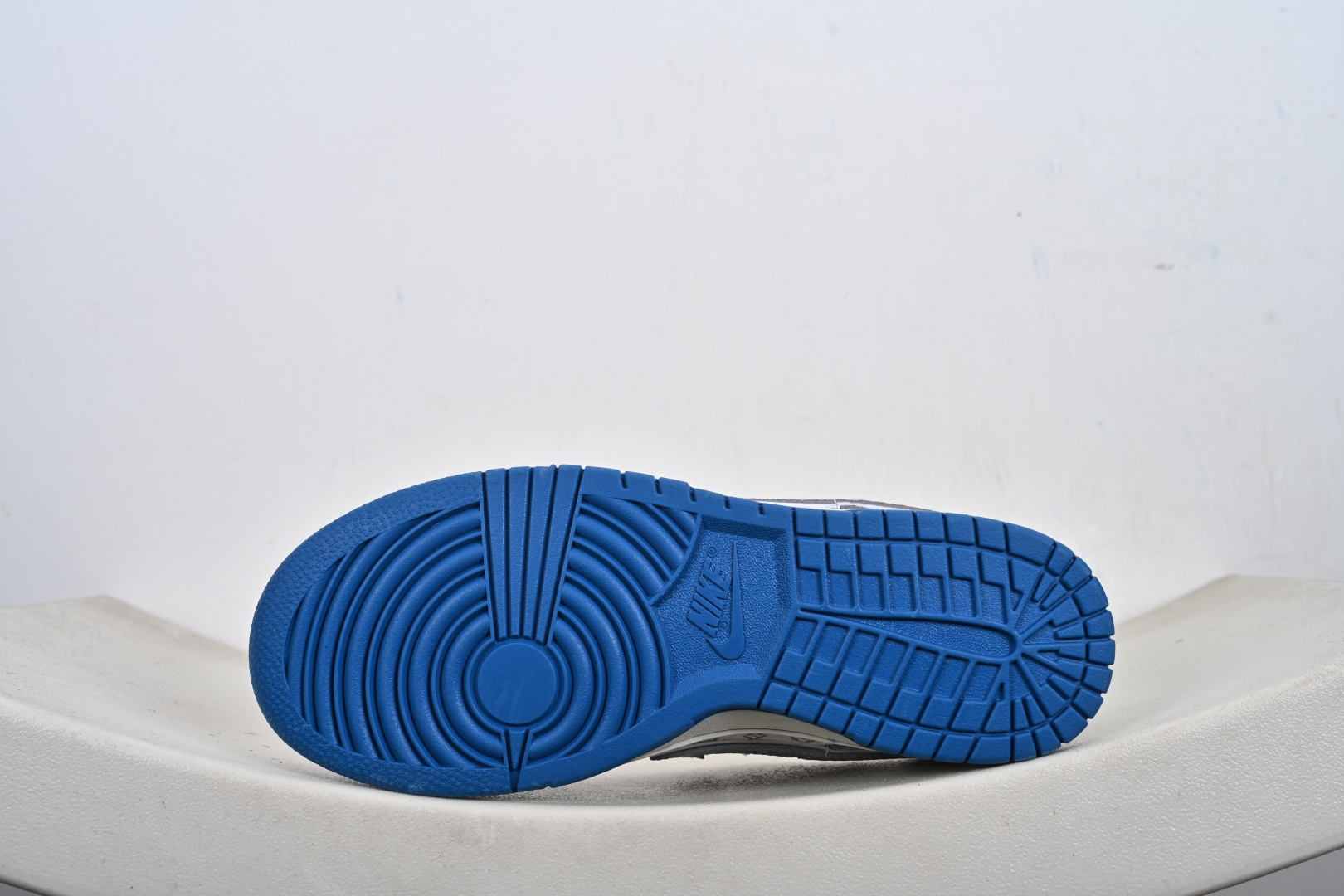 Nike SB Dunk Low ”LV联名“——白蓝” 高端定制 低帮休闲板鞋 定制鞋盒 YF9511-912