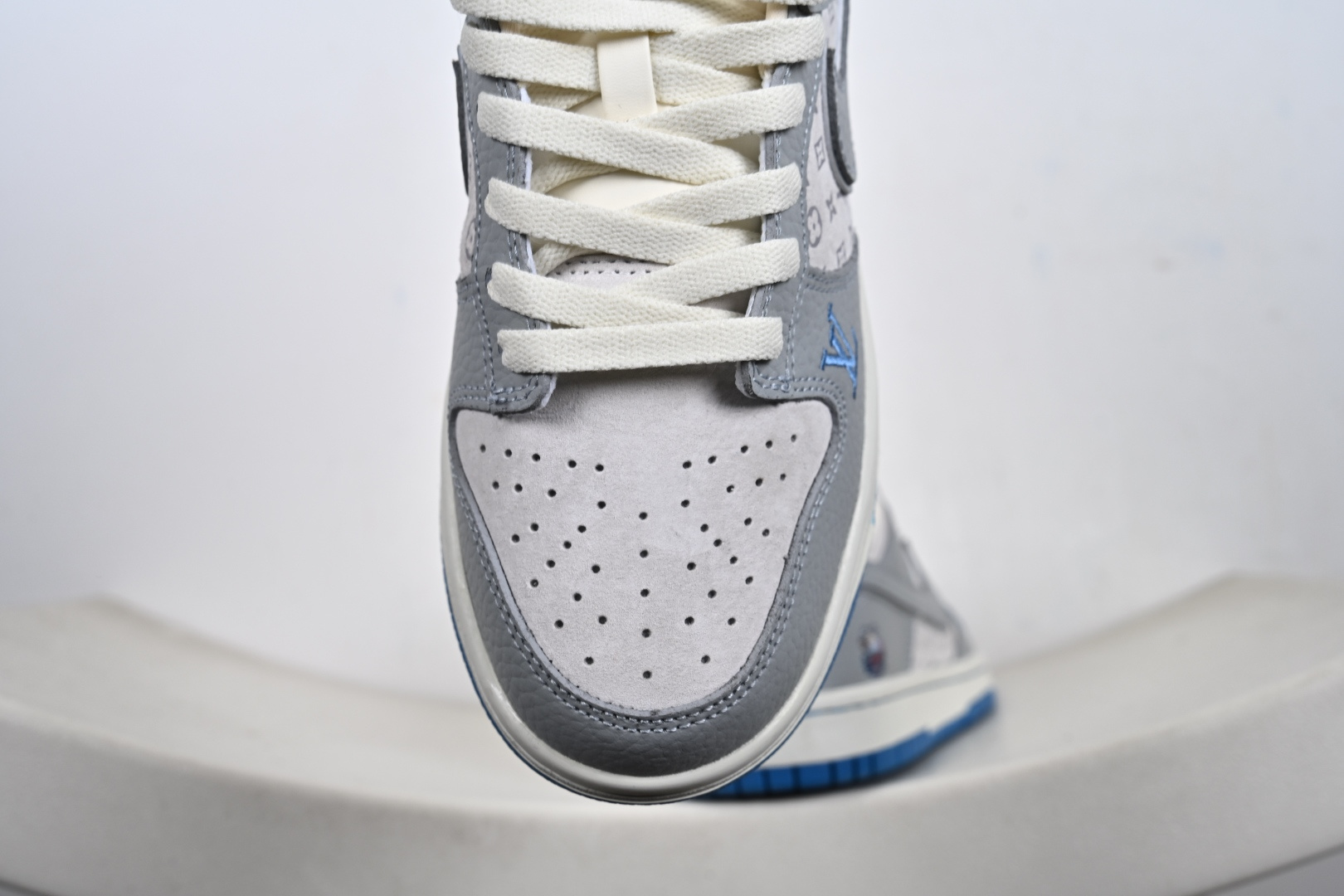 Nike SB Dunk Low ”LV联名“——白蓝” 高端定制 低帮休闲板鞋 定制鞋盒 YF9511-912