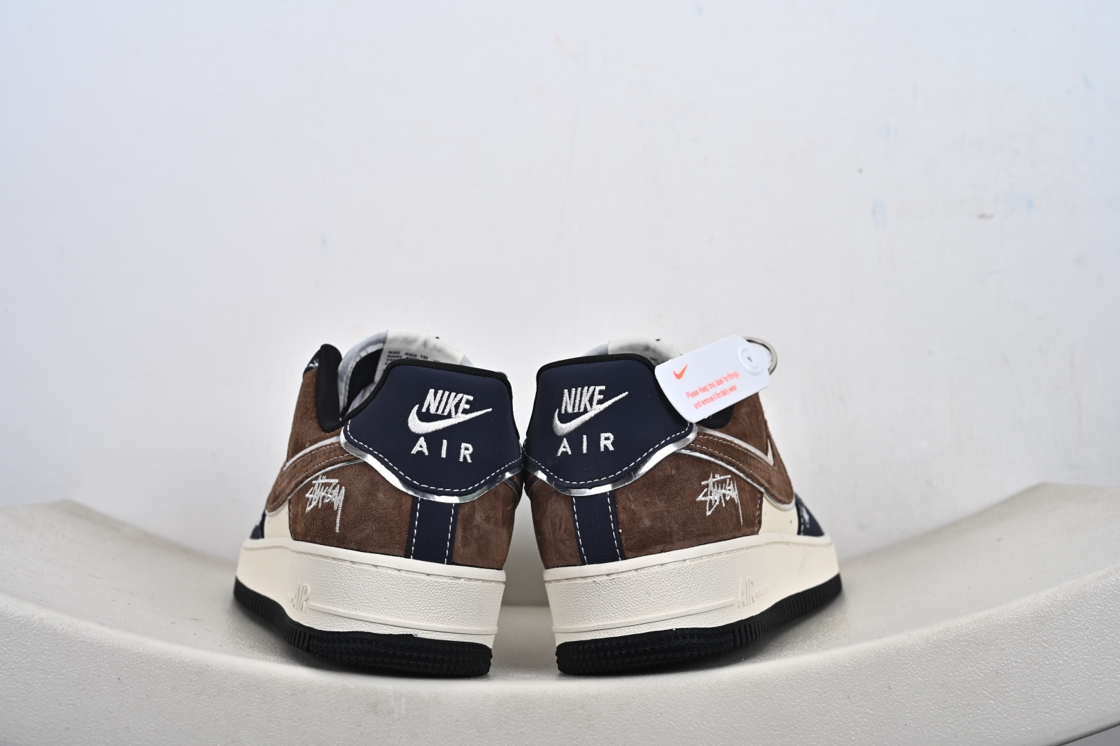 Nike Air Force 1 Low 斯图西联名 DF0188-105 Nike Air Force 1 Low 斯图西联名 DF0188-105