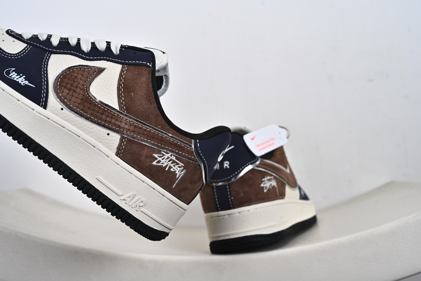 Nike Air Force 1 Low 斯图西联名 DF0188-105 Nike Air Force 1 Low 斯图西联名 DF0188-105