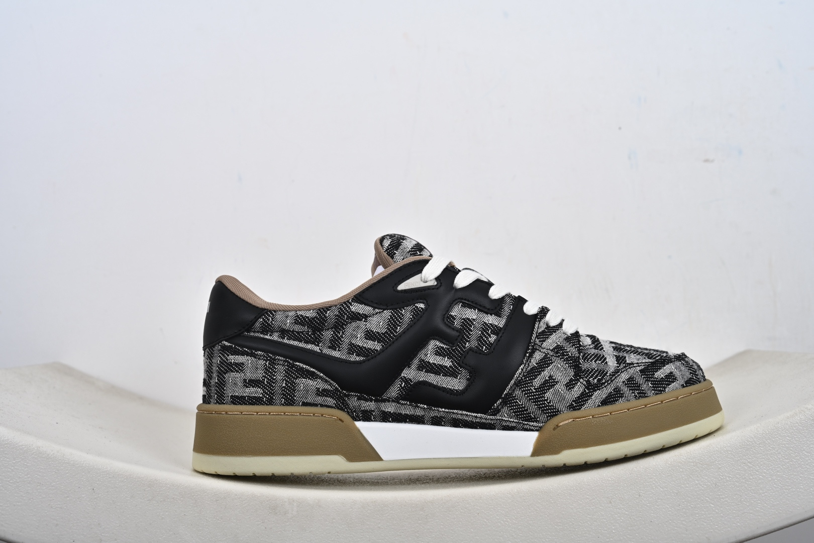 FENDI 芬迪 Match sneaters 低帮运动鞋惊艳登场 FENDI 芬迪 Match sneaters 低帮运动鞋惊艳登场
