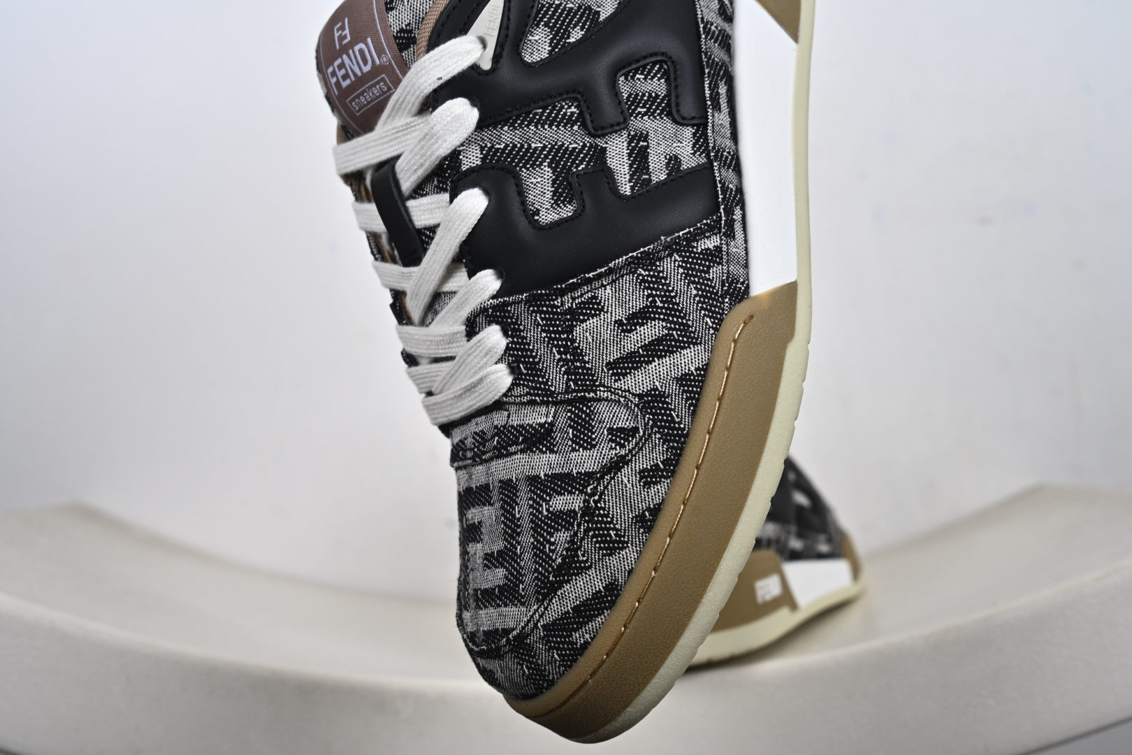 FENDI 芬迪 Match sneaters 低帮运动鞋惊艳登场 FENDI 芬迪 Match sneaters 低帮运动鞋惊艳登场