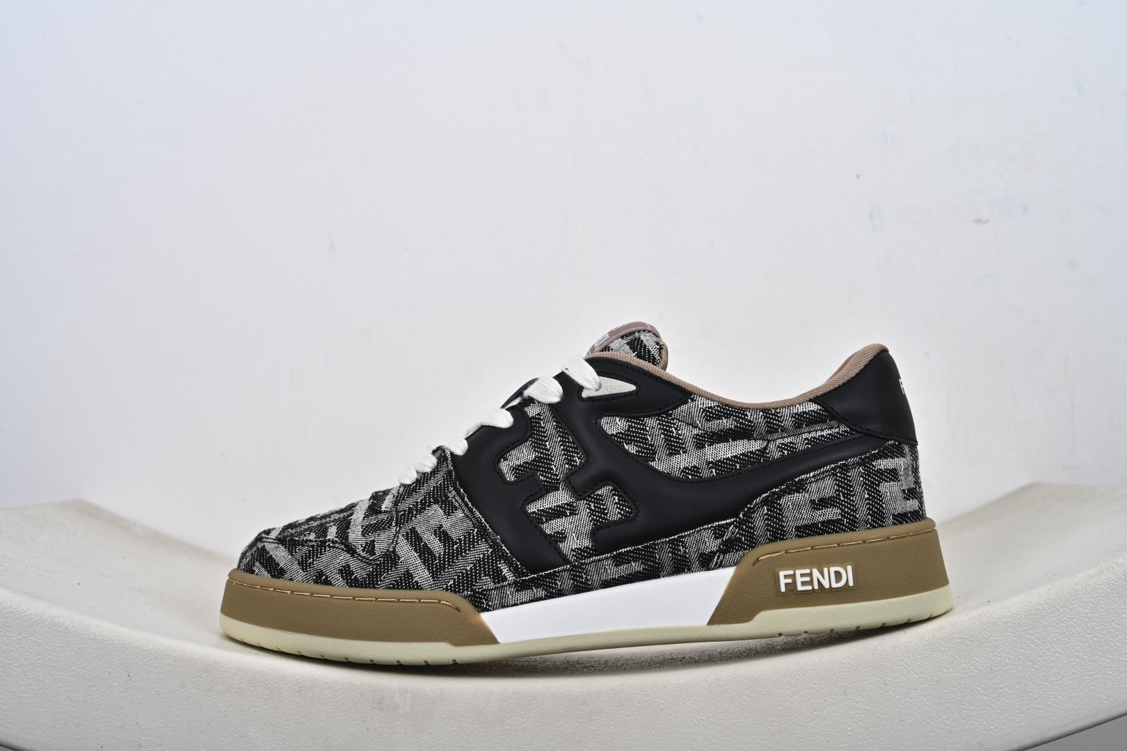 FENDI 芬迪 Match sneaters 低帮运动鞋惊艳登场 FENDI 芬迪 Match sneaters 低帮运动鞋惊艳登场
