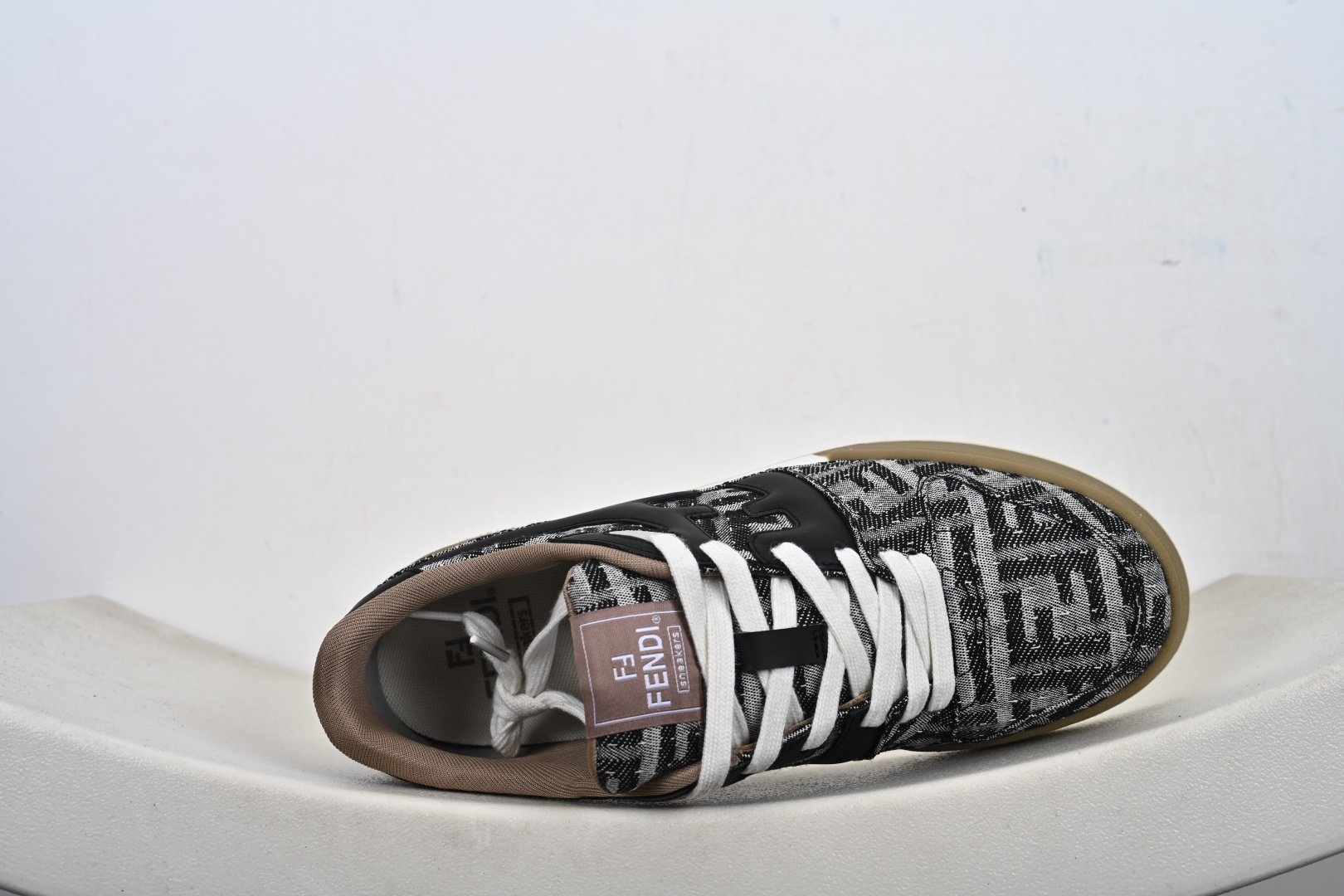 FENDI 芬迪 Match sneaters 低帮运动鞋惊艳登场 FENDI 芬迪 Match sneaters 低帮运动鞋惊艳登场