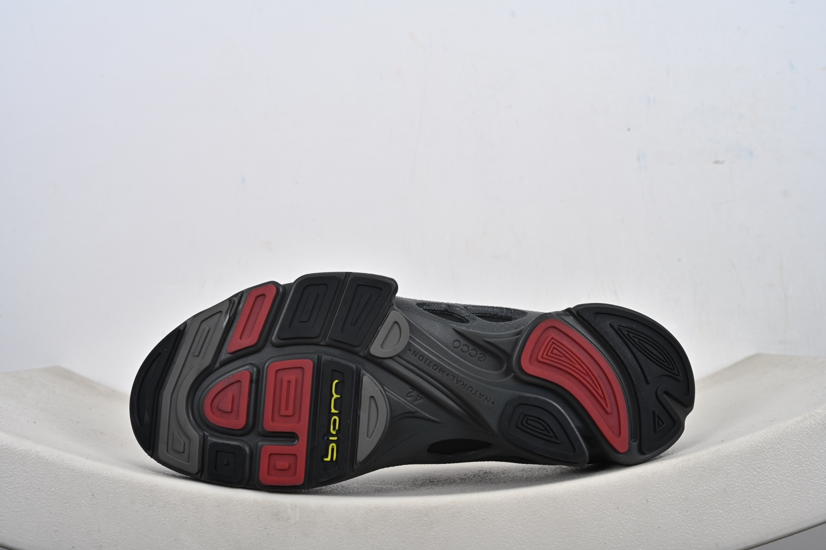ECCO爱步跑步鞋百搭舒适 秋冬新款厚底休闲运动鞋男鞋 800424 ECCO爱步跑步鞋百搭舒适 秋冬新款厚底休闲运动鞋男鞋 800424