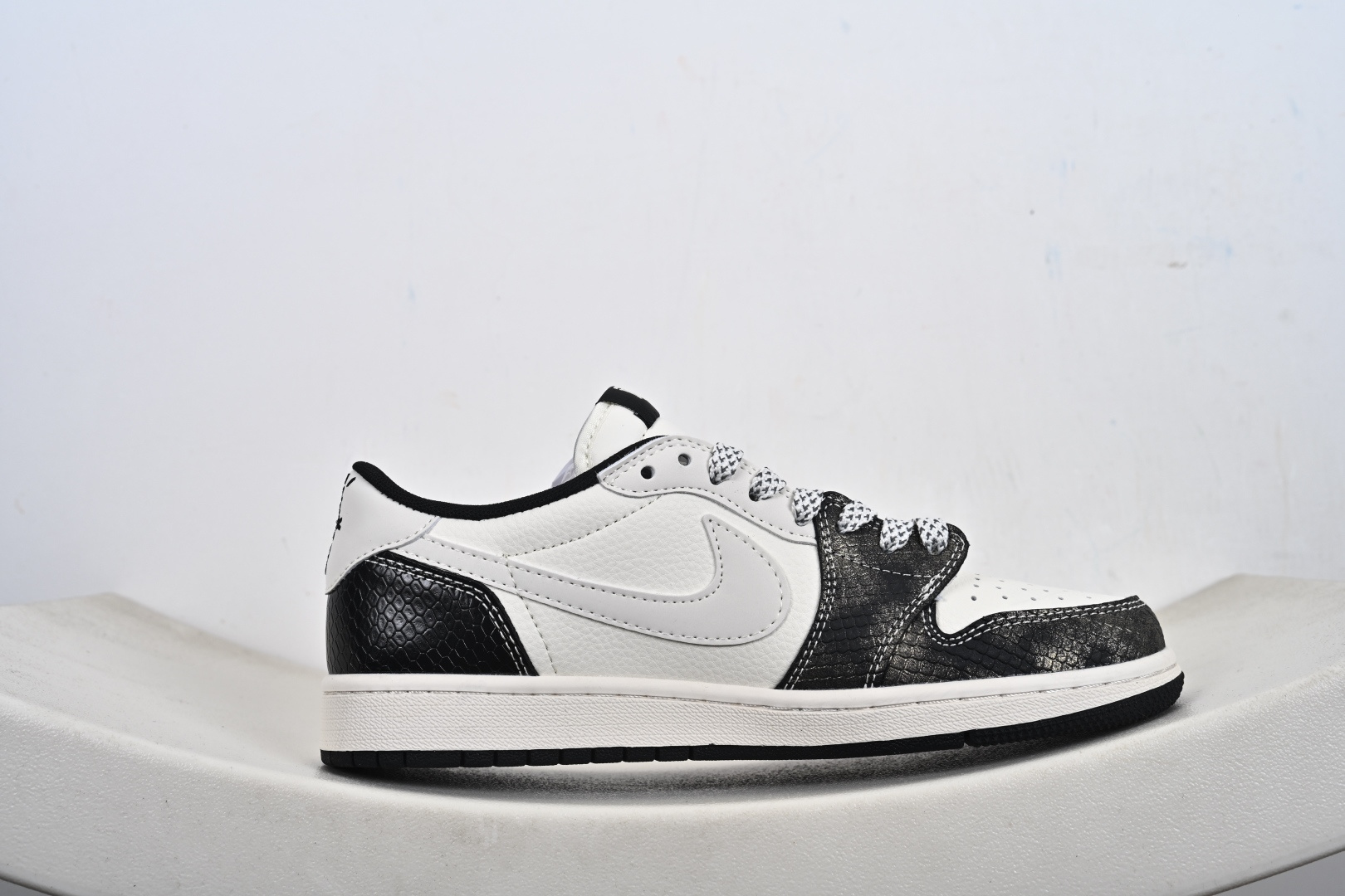 240 Nike Air Jordan 1 x Travis Scott AJ1倒勾 乔一倒钩 ‘DIY’定制 耐克 低帮文化篮球鞋 HS1239-004