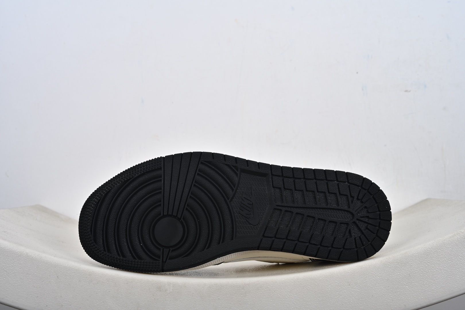 240 Nike Air Jordan 1 x Travis Scott AJ1倒勾 乔一倒钩 ‘DIY’定制 耐克 低帮文化篮球鞋 HS1239-004