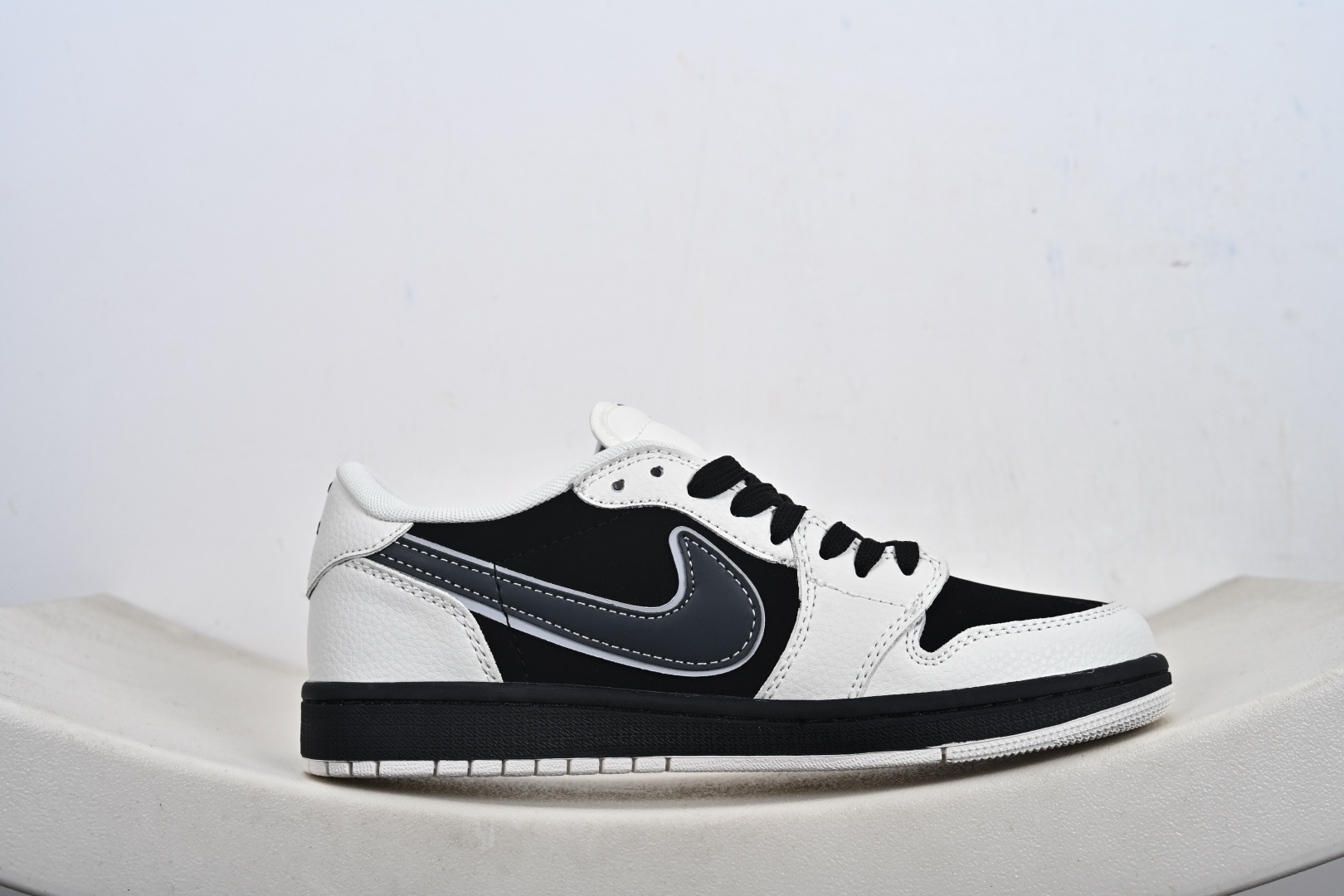Nike Jordan Air Jordan倒勾 “ NIKE灰——米灰拼接” 高端定制 低帮 复古 减震 防滑 耐磨 篮球鞋 JW1188-173 Nike Jordan Air Jordan倒勾 “ NIKE灰——米灰拼接” 高端定制 低帮 复古 减震 防滑 耐磨 篮球鞋 JW1188-173