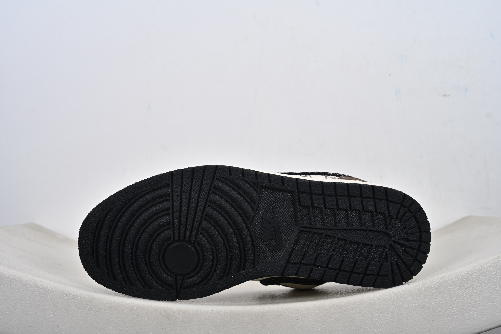 定制版 Air Jordan 1 Low AJ1 乔 联名款 高端定制 低帮复古篮球鞋 LD8888-011 定制版 Air Jordan 1 Low AJ1 乔 联名款 高端定制 低帮复古篮球鞋 LD8888-011