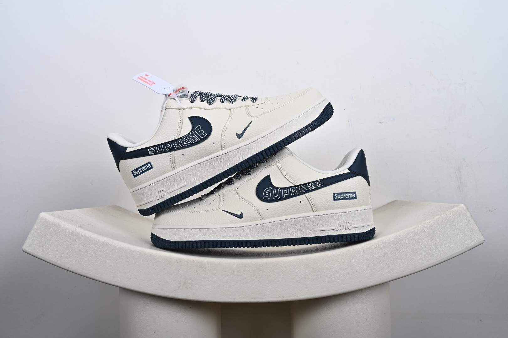 优势放店
Nike Air Force 1'07 Low Supreme联名 字母雾霾蓝 空军一号低帮休闲板鞋 LD1999-003 尺码：36 36.5 37.5 38 38.5 39 40 40.5 41 42 42.5 43 44 44.5 45-T1-F3