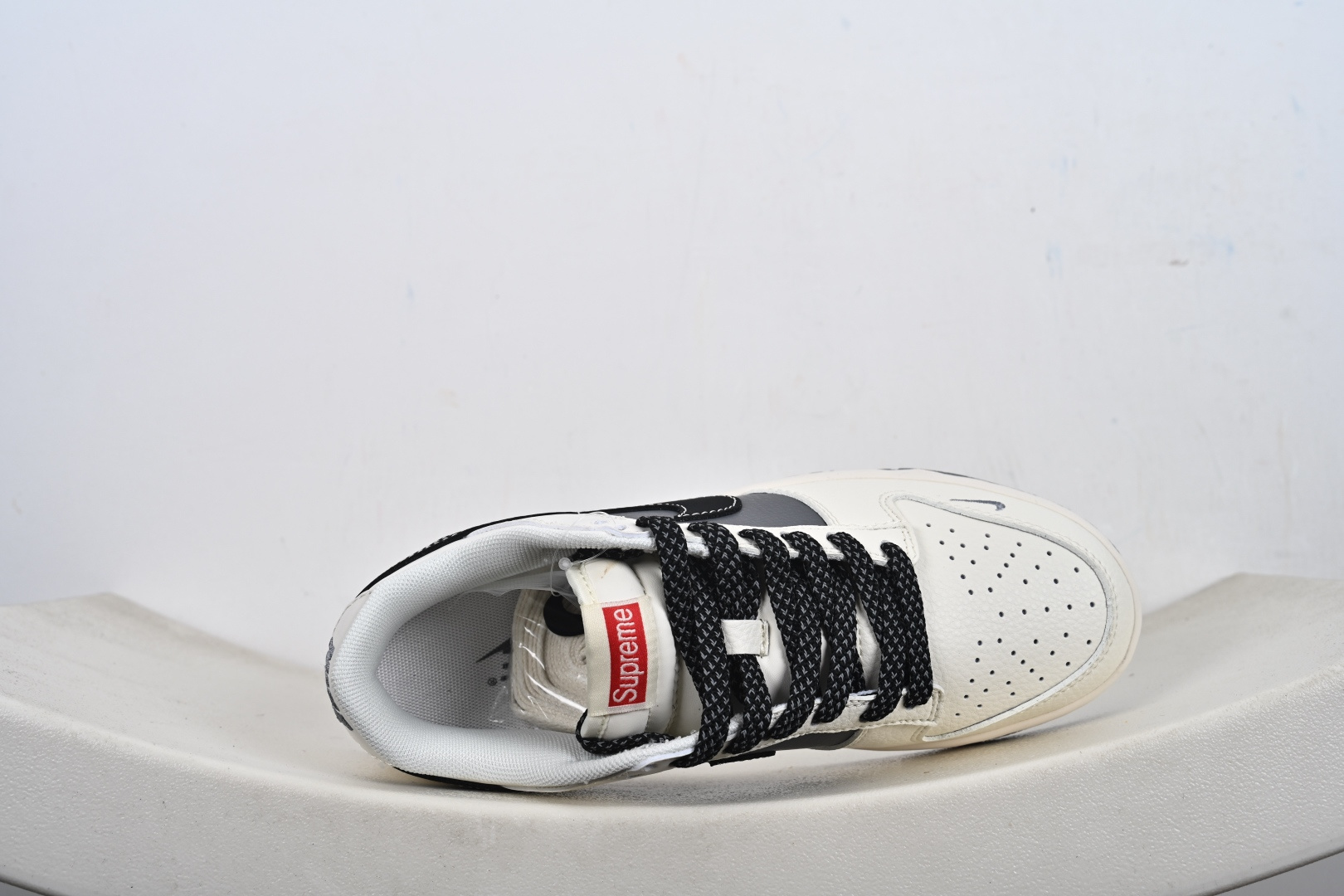 Nike SB Dunk Low“ Supreme 联名—米灰黑拼接” 周年高端定制 低帮休闲板鞋 JP1628-011