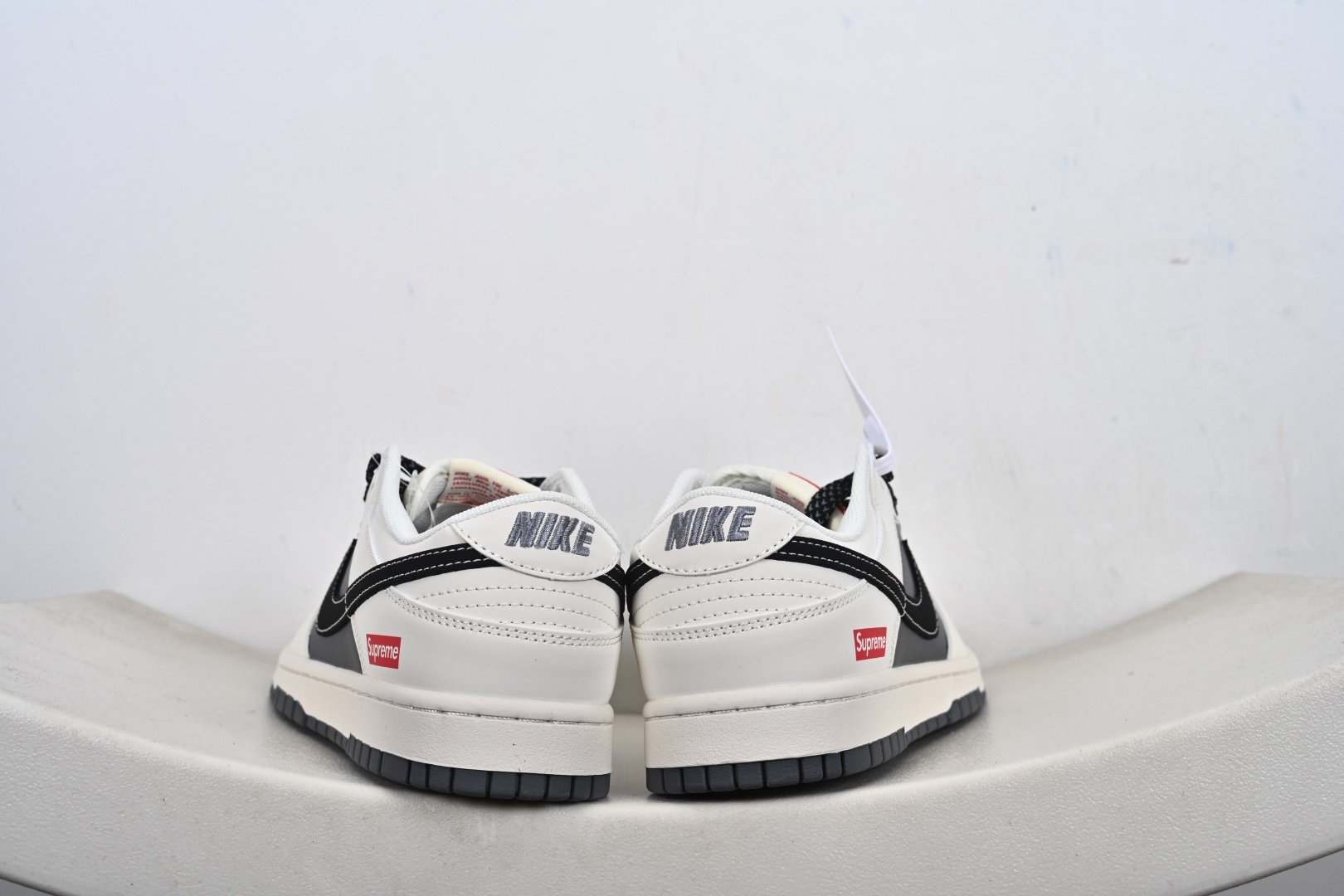 Nike SB Dunk Low“ Supreme 联名—米灰黑拼接” 周年高端定制 低帮休闲板鞋 JP1628-011