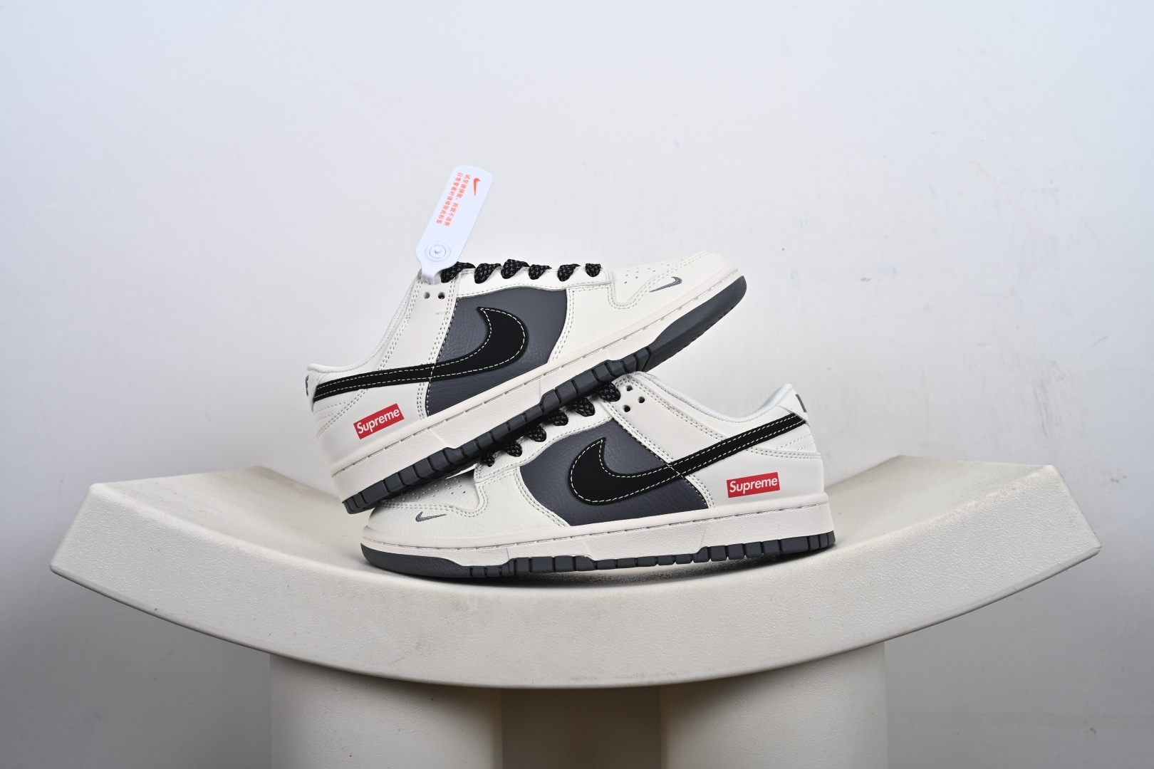 Nike SB Dunk Low“ Supreme 联名—米灰黑拼接” 周年高端定制 低帮休闲板鞋 JP1628-011