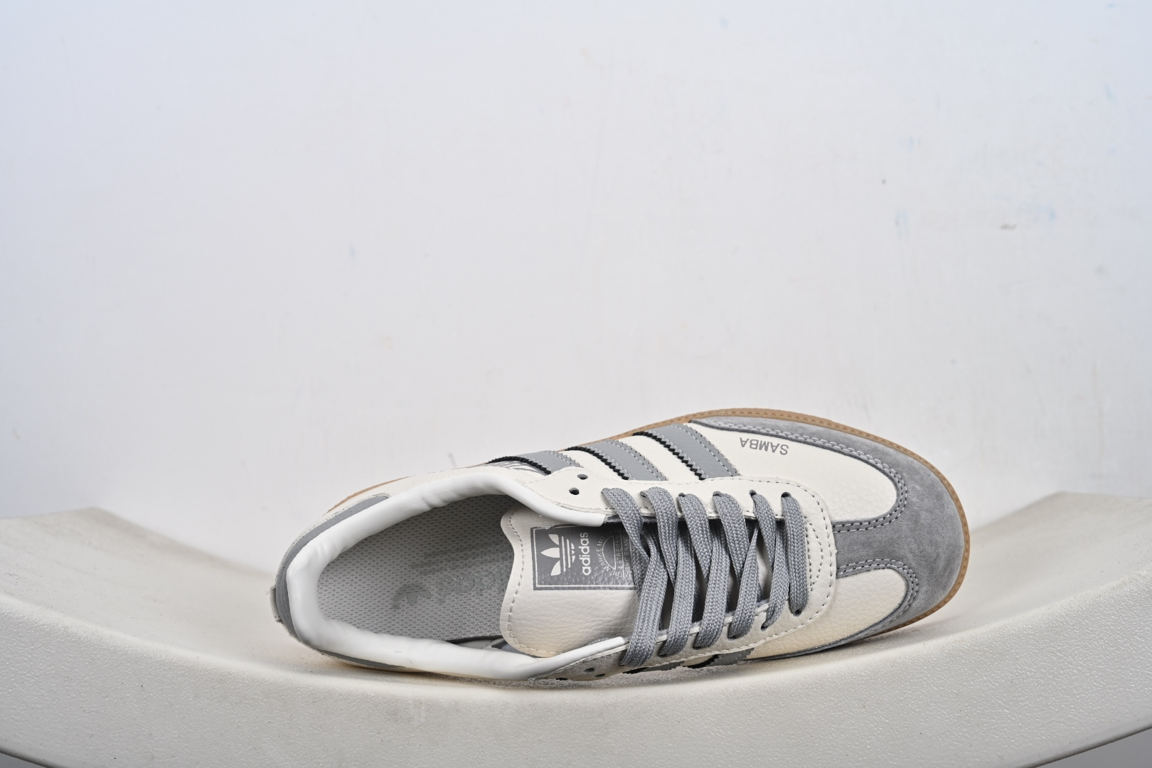 福利特价💰130支持放店‼️‼️‼️
Adidas SAMBA OG 德训鞋 高端定制桑巴系列 大厂纯原品质出货 超高清洁度 细节完美 舒适百搭 低帮休闲板鞋 
货号：XR0011、XR0001、XR0013、
尺码：36-45（半）-F2-E0