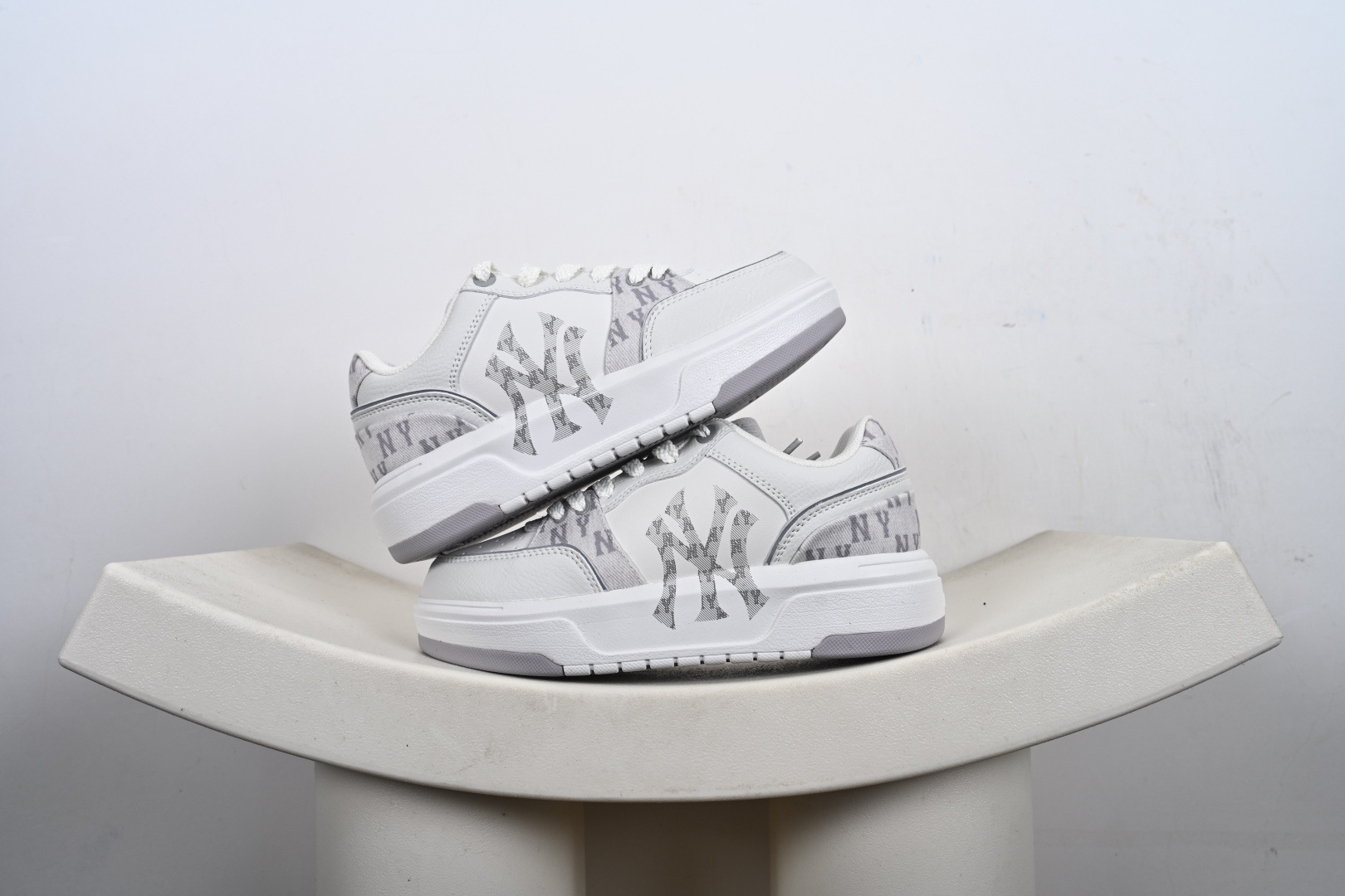 支持放店
MLB CHUNKY LINER POCKET MONOGRAM人气单品学长鞋系列低帮老爹风轻量**厚底百搭休闲运动慢跑鞋 货号：3ASXM056N
尺码：35-45（半）-X7-E3