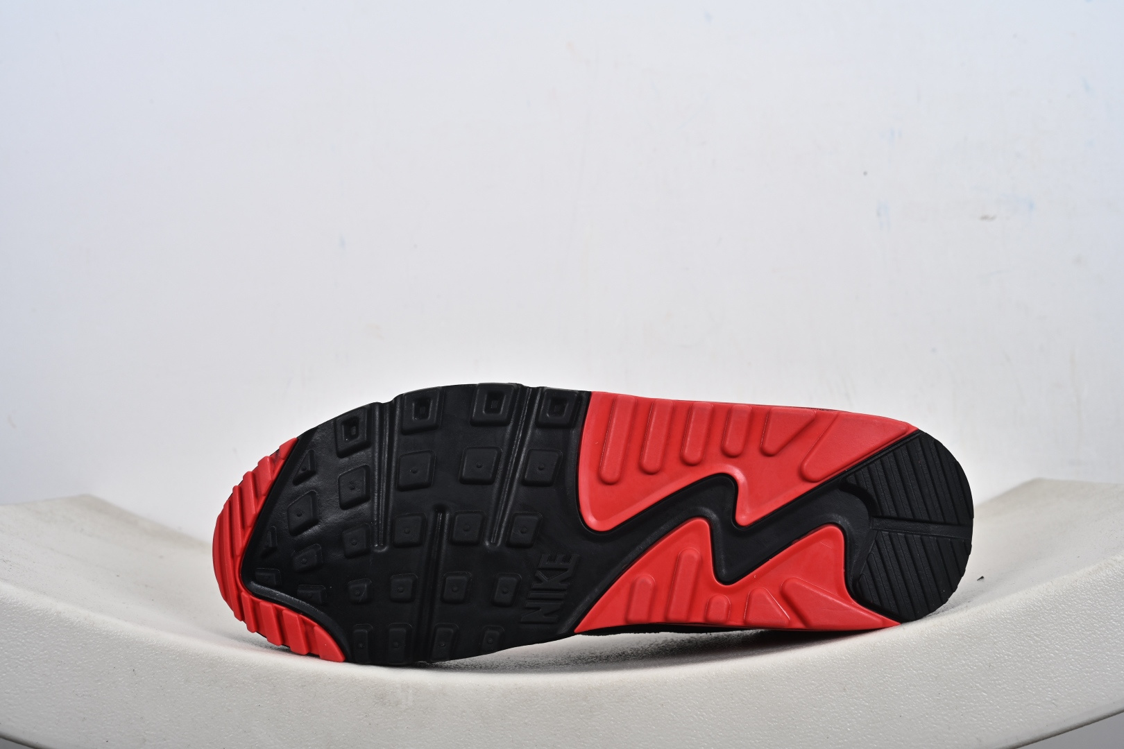 Air Max 90小气垫运动鞋 融合经典设计线条和丰富材质 FZ7186 100 HQ3828-200 CN8490-003 001 DM0029-007 Air Max 90小气垫运动鞋 融合经典设计线条和丰富材质 FZ7186 100 HQ3828-200 CN8490-003 001 DM0029-007