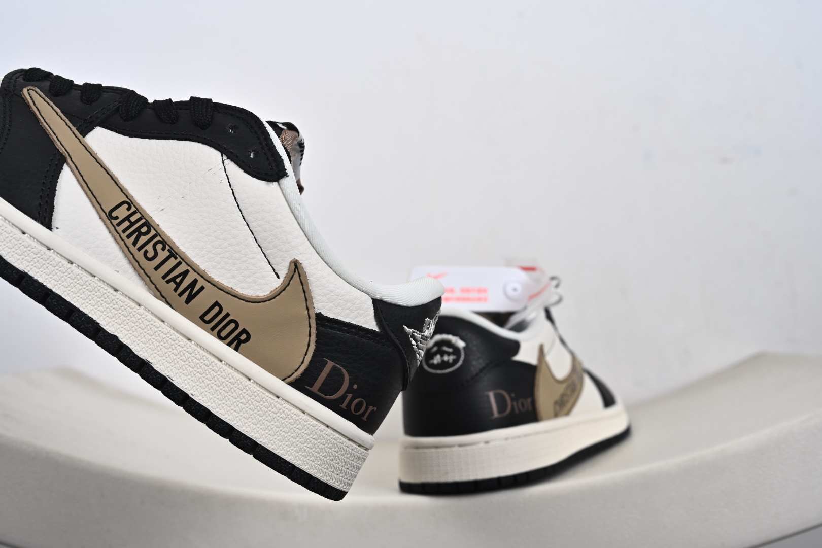 260 定制版 Travis Scott x Jordan 1 Low “迪奥联名——米黑卡其棕” 高端定制 乔丹倒勾低帮休闲板鞋 DD7866-100