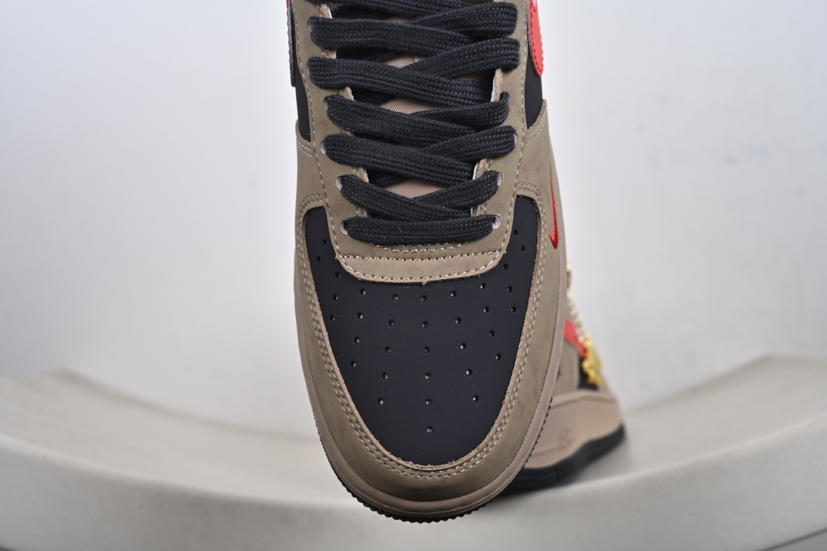 定制版 马年限定限量发售马上发财马上有钱 高端定制 Nike Air Force 1 '07 Low “马年限定联名------ 摩卡棕红” 高端定制 低帮休闲板鞋 KD1688-002