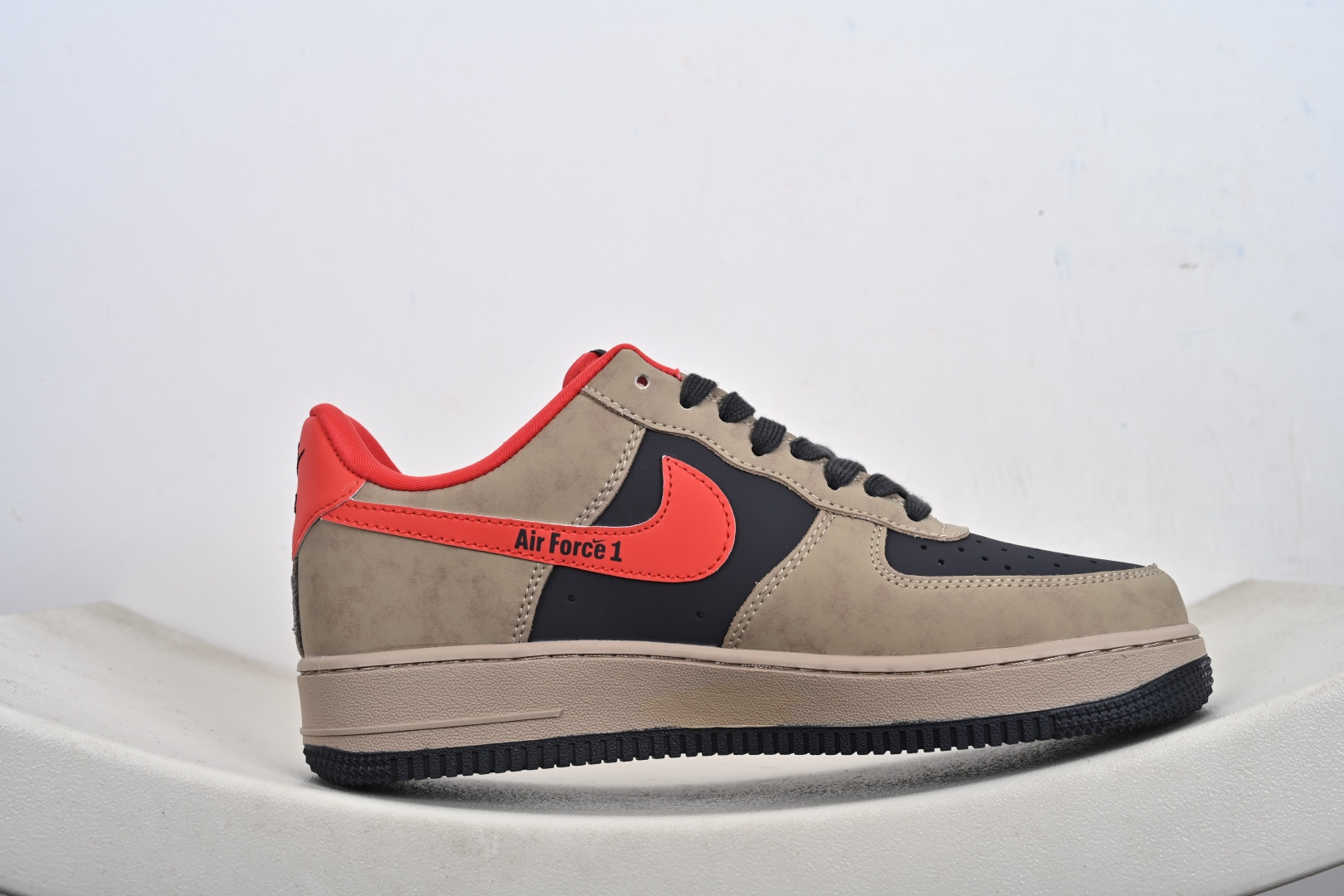 定制版 马年限定限量发售马上发财马上有钱 高端定制 Nike Air Force 1 '07 Low “马年限定联名------ 摩卡棕红” 高端定制 低帮休闲板鞋 KD1688-002