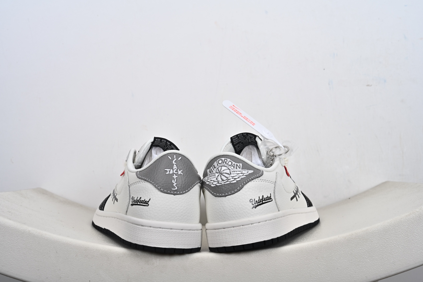 Nike Jordan Air Jordan倒勾 “ UN联名——米黑灰拼接” 高端定制 低帮 复古 减震 防滑 耐磨 篮球鞋 JW1188-169 Nike Jordan Air Jordan倒勾 “ UN联名——米黑灰拼接” 高端定制 低帮 复古 减震 防滑 耐磨 篮球鞋 JW1188-169