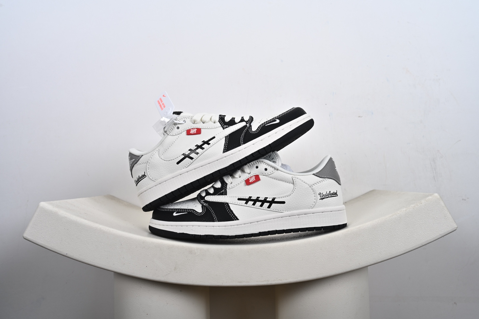 Nike Jordan Air Jordan倒勾 “ UN联名——米黑灰拼接” 高端定制 低帮 复古 减震 防滑 耐磨 篮球鞋 JW1188-169 Nike Jordan Air Jordan倒勾 “ UN联名——米黑灰拼接” 高端定制 低帮 复古 减震 防滑 耐磨 篮球鞋 JW1188-169