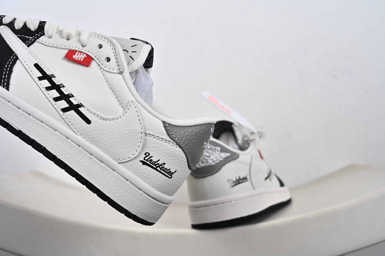 Nike Jordan Air Jordan倒勾 “ UN联名——米黑灰拼接” 高端定制 低帮 复古 减震 防滑 耐磨 篮球鞋 JW1188-169 Nike Jordan Air Jordan倒勾 “ UN联名——米黑灰拼接” 高端定制 低帮 复古 减震 防滑 耐磨 篮球鞋 JW1188-169