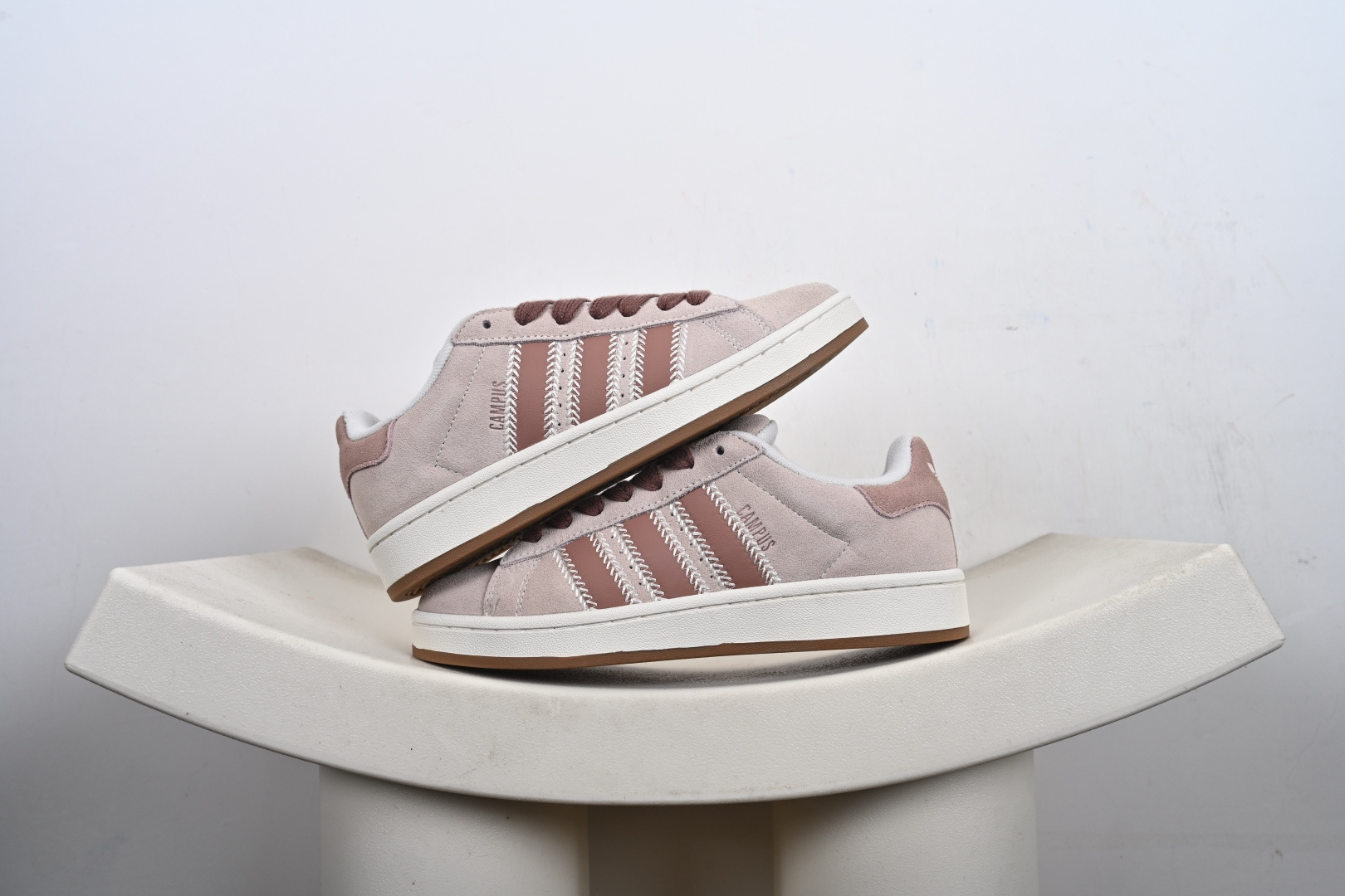 Adidas CAMPUS OOs W 阿迪达斯学院系列 面包风经典复古低帮百搭休闲运动板鞋 JQ5804