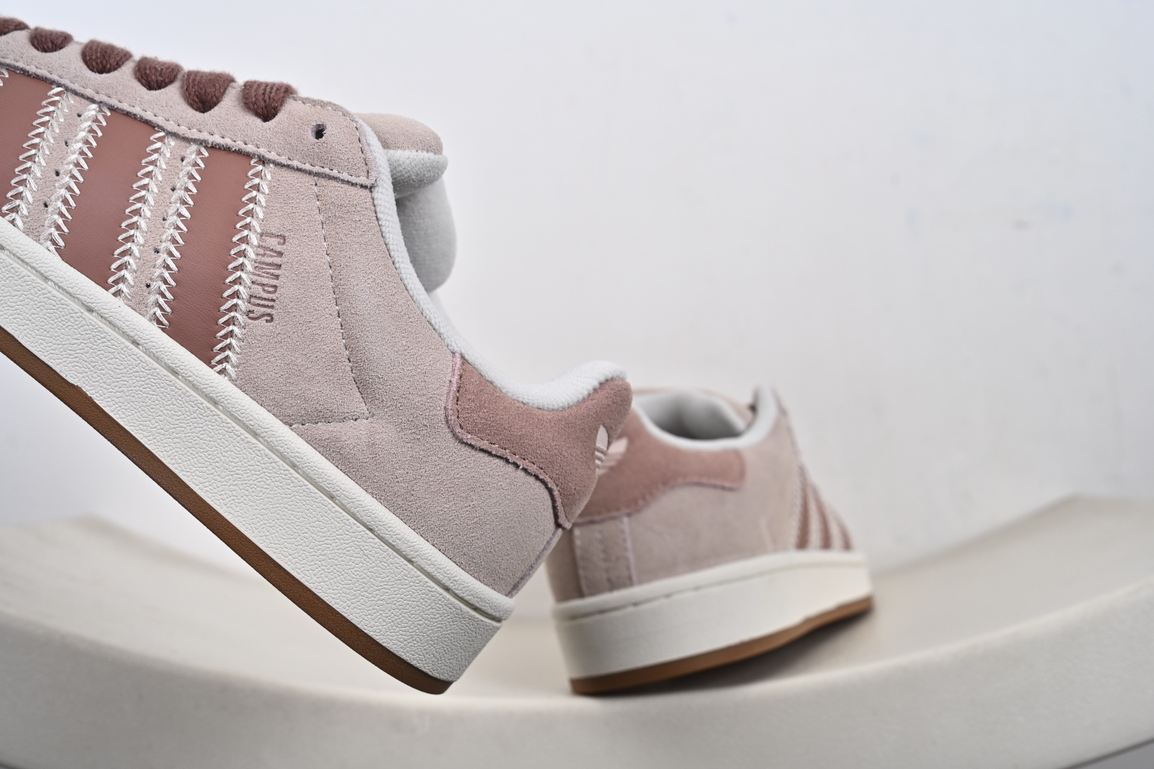 Adidas CAMPUS OOs W 阿迪达斯学院系列 面包风经典复古低帮百搭休闲运动板鞋 JQ5804