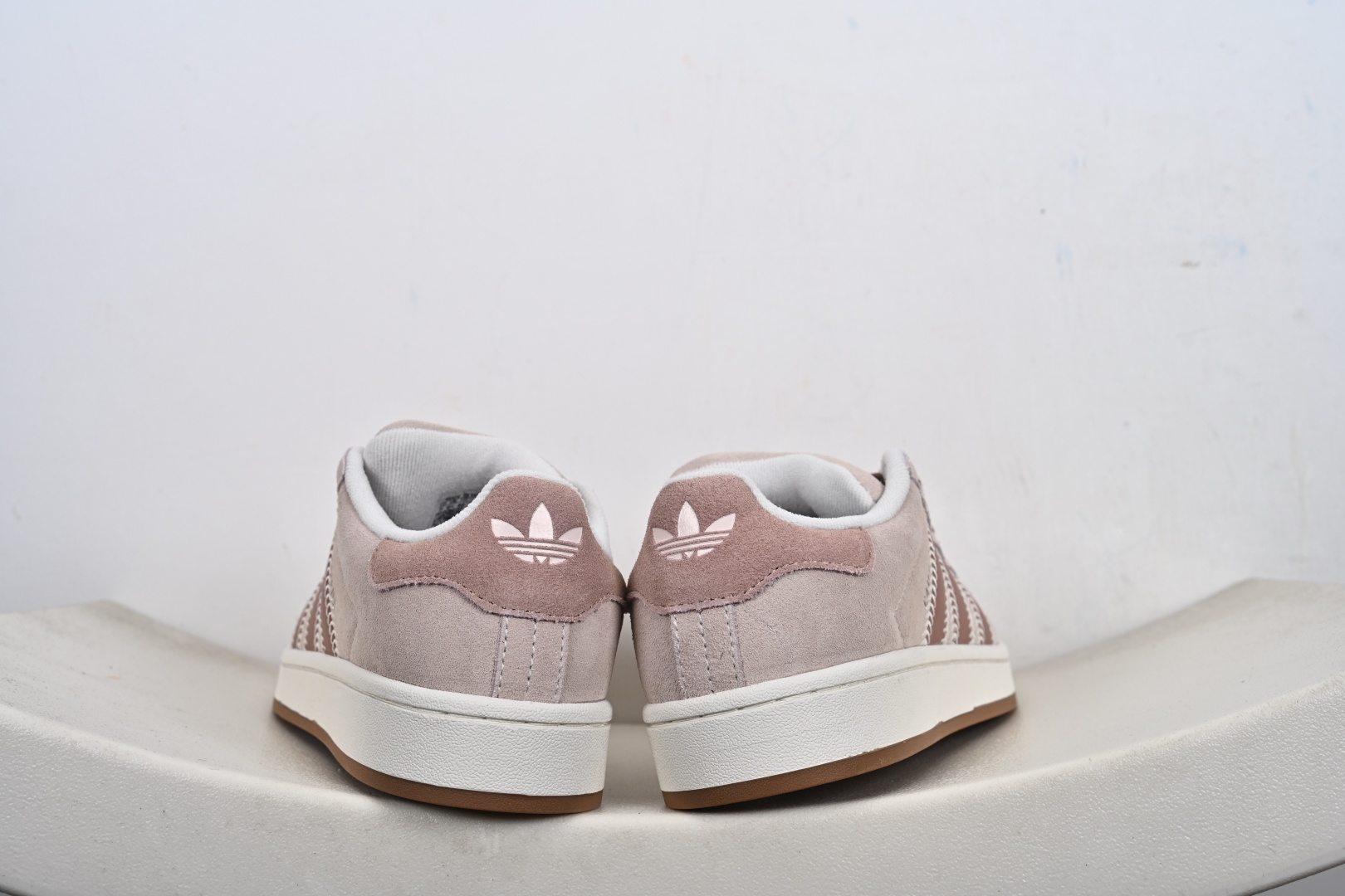 Adidas CAMPUS OOs W 阿迪达斯学院系列 面包风经典复古低帮百搭休闲运动板鞋 JQ5804