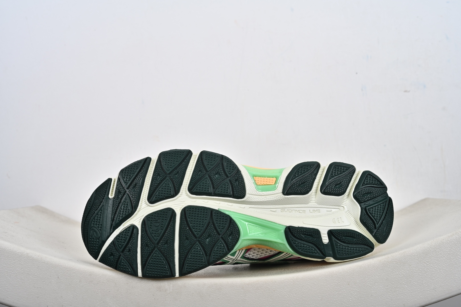 Asics Gel-Cumulus 16 亚瑟士 防滑耐磨 休闲运动鞋 1203A733-101