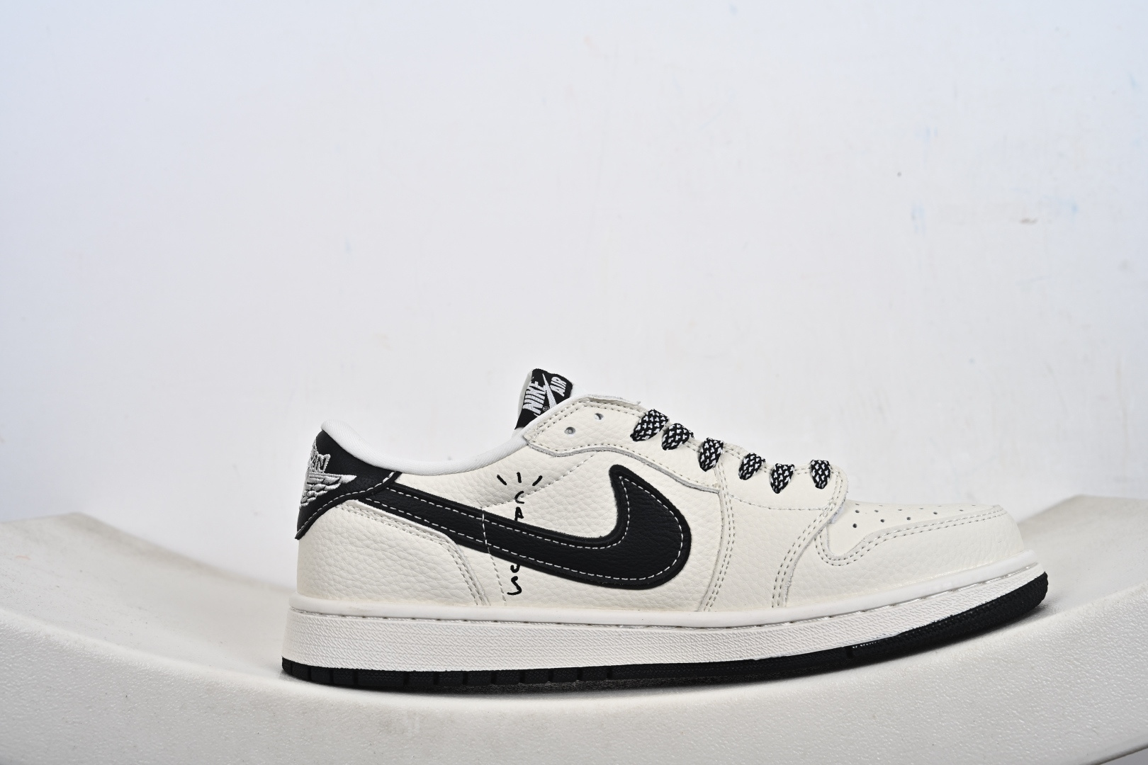 定制版 Nike Jordan Air Jordan倒勾 “ Supreme联名——经典黑” 高端定制 低帮 复古 减震 防滑 耐磨 篮球鞋 LD2028-064 定制版 Nike Jordan Air Jordan倒勾 “ Supreme联名——经典黑” 高端定制 低帮 复古 减震 防滑 耐磨 篮球鞋 LD2028-064