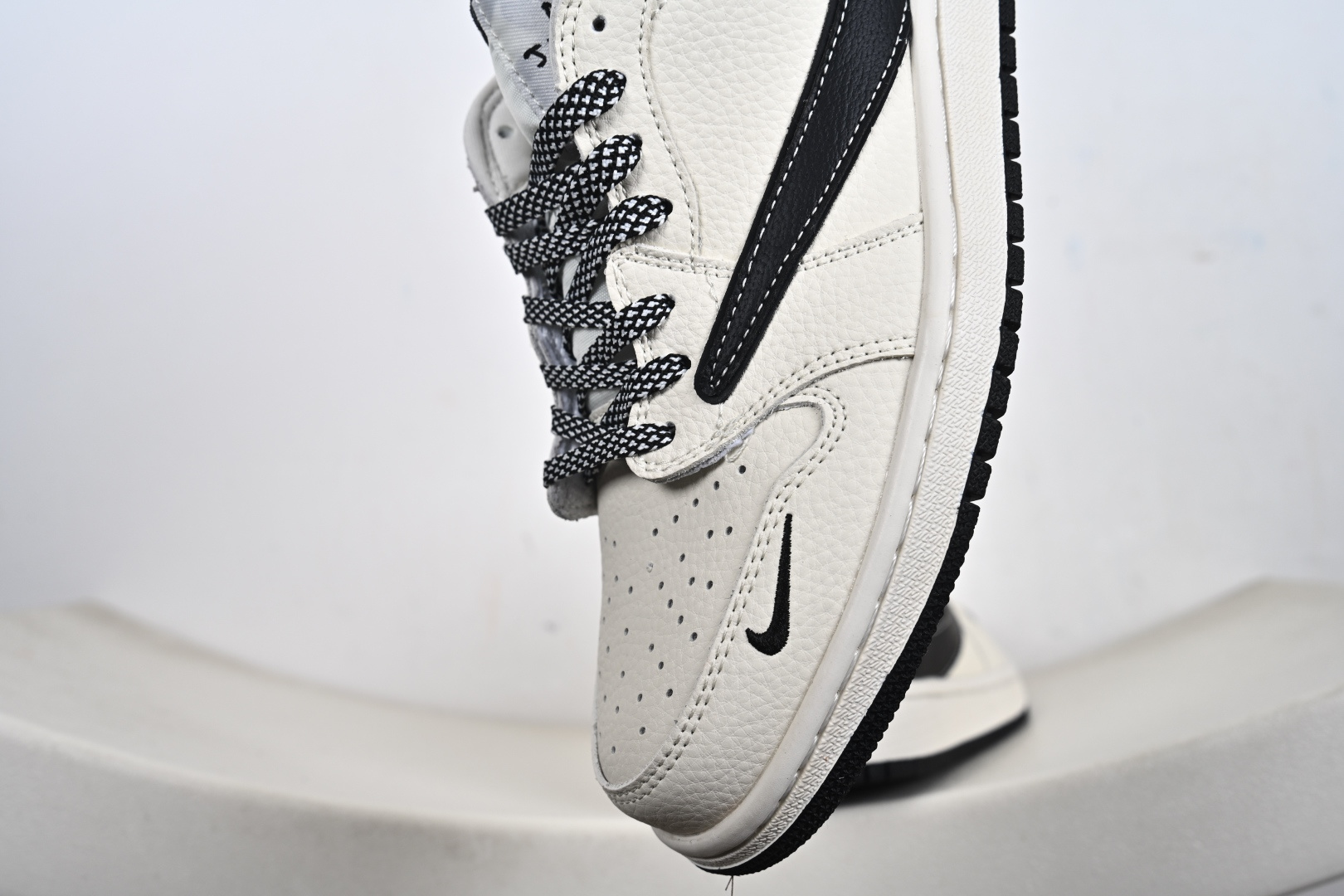 定制版 Nike Jordan Air Jordan倒勾 “ Supreme联名——经典黑” 高端定制 低帮 复古 减震 防滑 耐磨 篮球鞋 LD2028-064 定制版 Nike Jordan Air Jordan倒勾 “ Supreme联名——经典黑” 高端定制 低帮 复古 减震 防滑 耐磨 篮球鞋 LD2028-064