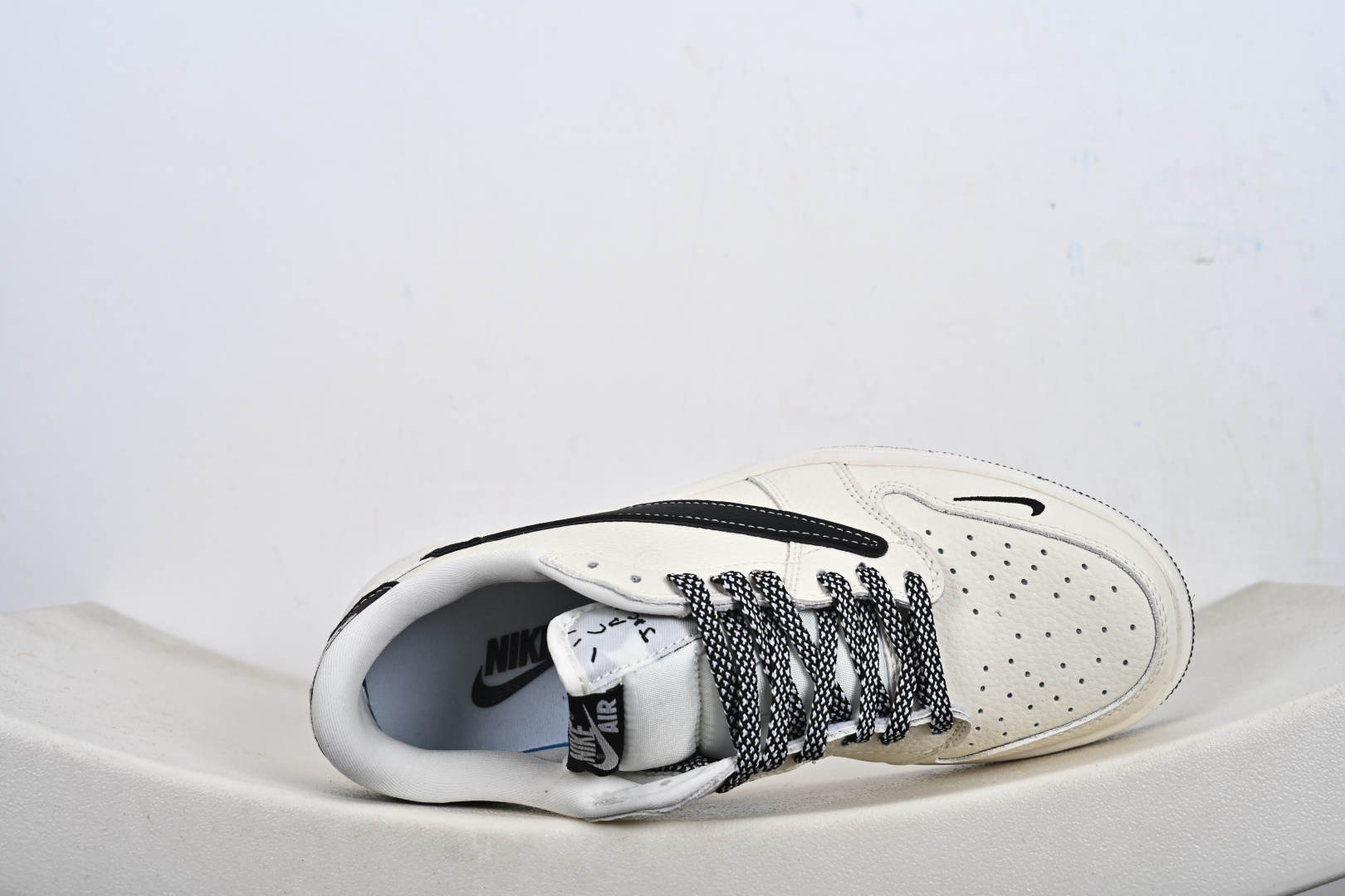 定制版 Nike Jordan Air Jordan倒勾 “ Supreme联名——经典黑” 高端定制 低帮 复古 减震 防滑 耐磨 篮球鞋 LD2028-064 定制版 Nike Jordan Air Jordan倒勾 “ Supreme联名——经典黑” 高端定制 低帮 复古 减震 防滑 耐磨 篮球鞋 LD2028-064