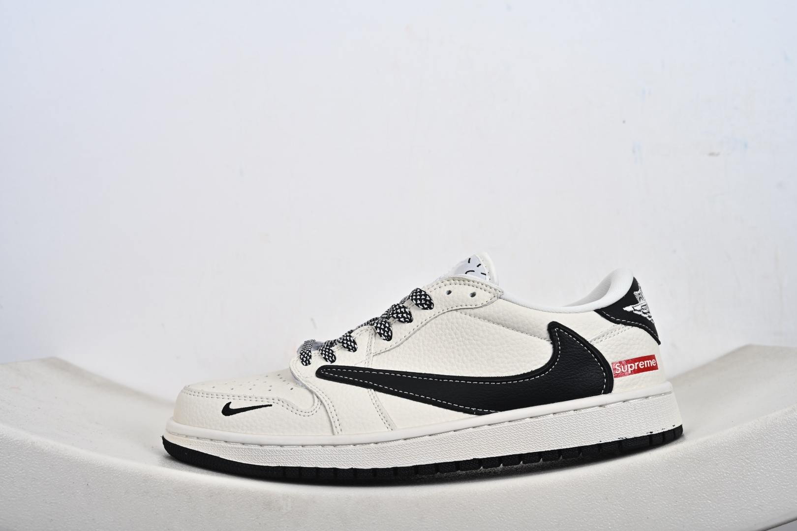 定制版 Nike Jordan Air Jordan倒勾 “ Supreme联名——经典黑” 高端定制 低帮 复古 减震 防滑 耐磨 篮球鞋 LD2028-064 定制版 Nike Jordan Air Jordan倒勾 “ Supreme联名——经典黑” 高端定制 低帮 复古 减震 防滑 耐磨 篮球鞋 LD2028-064